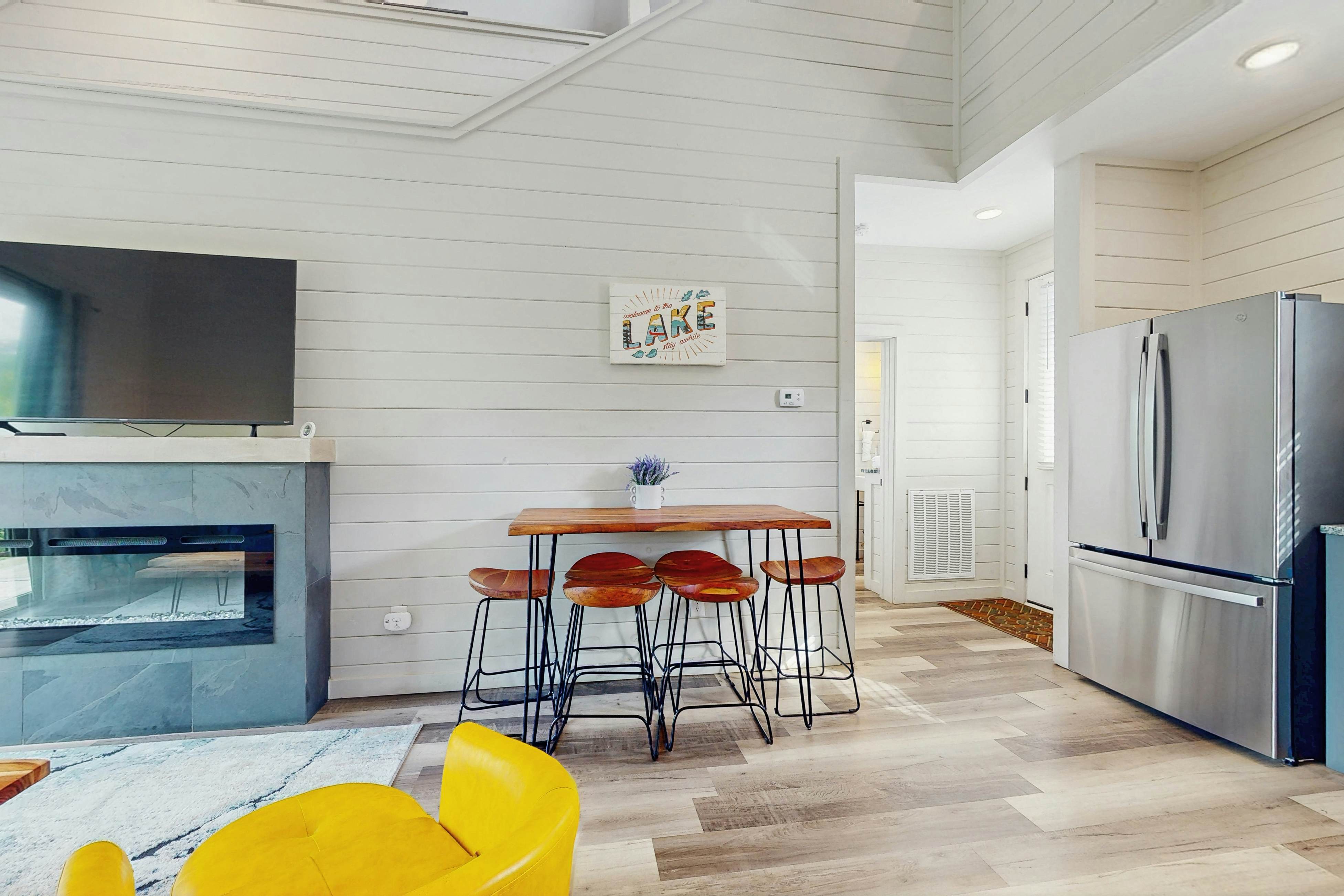 Relaxing Cabin W Mtn View, Sleeps 6・Deck・Jacuzzi