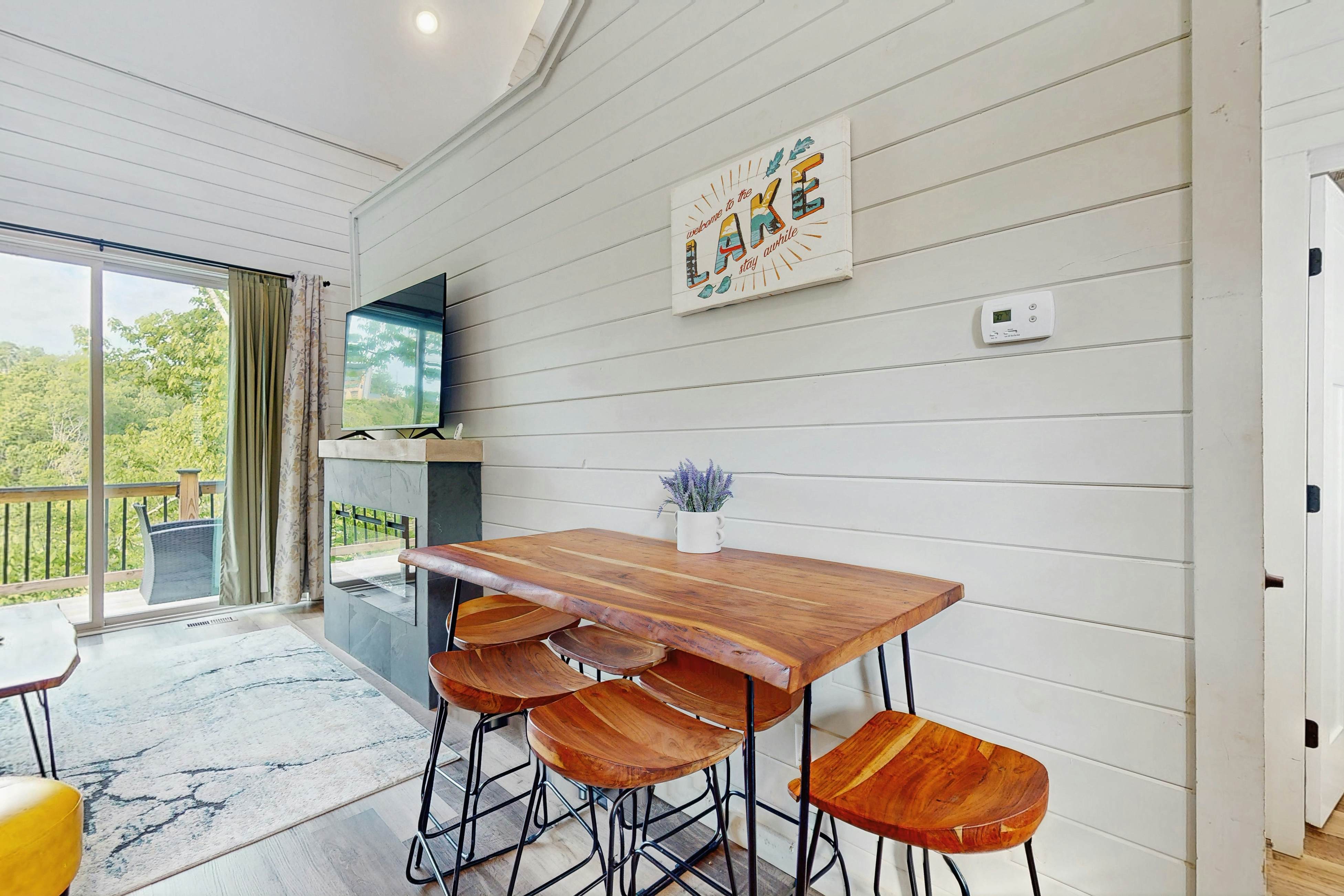 Relaxing Cabin W Mtn View, Sleeps 6・Deck・Jacuzzi