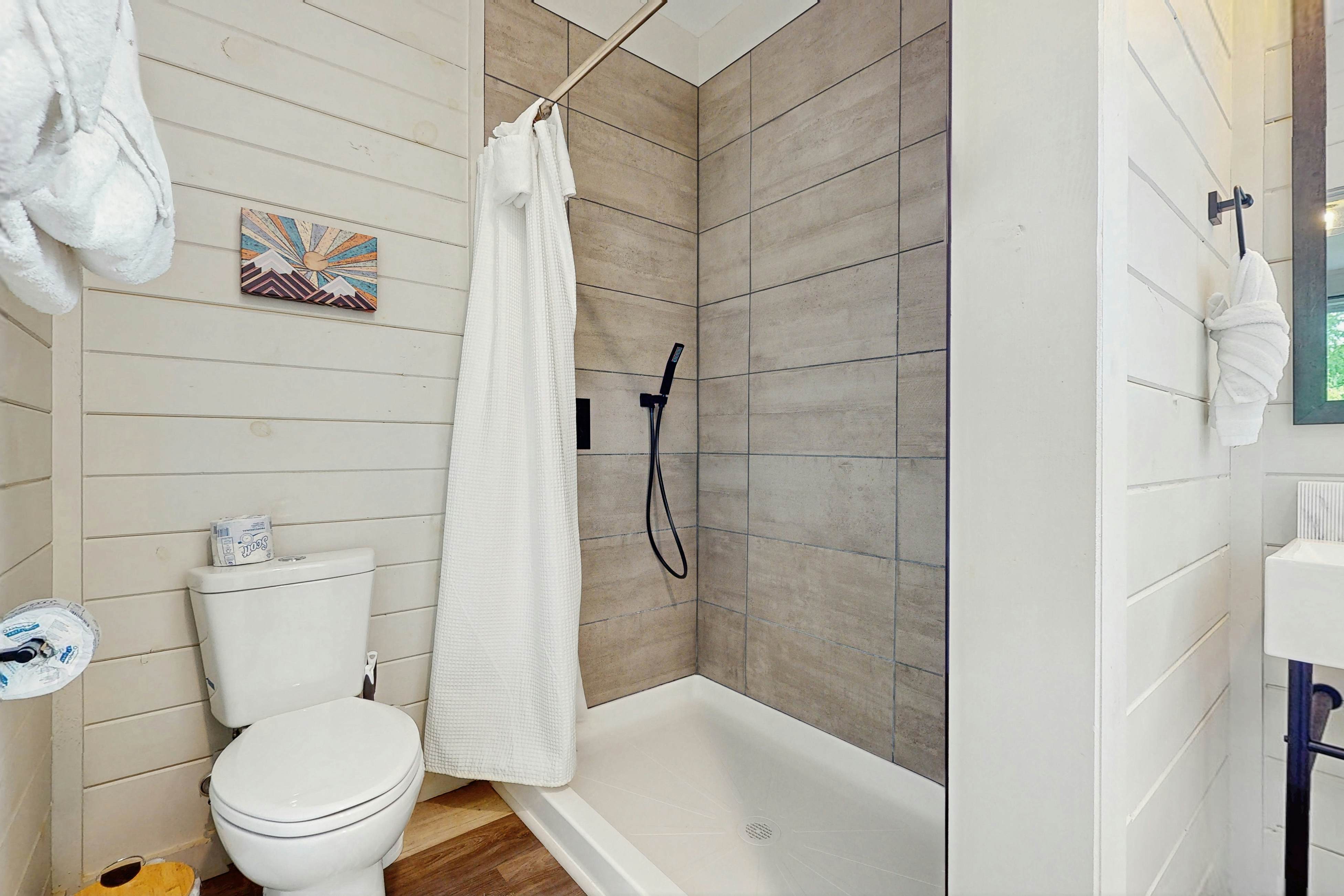 Relaxing Cabin W Mtn View, Sleeps 6・Deck・Jacuzzi