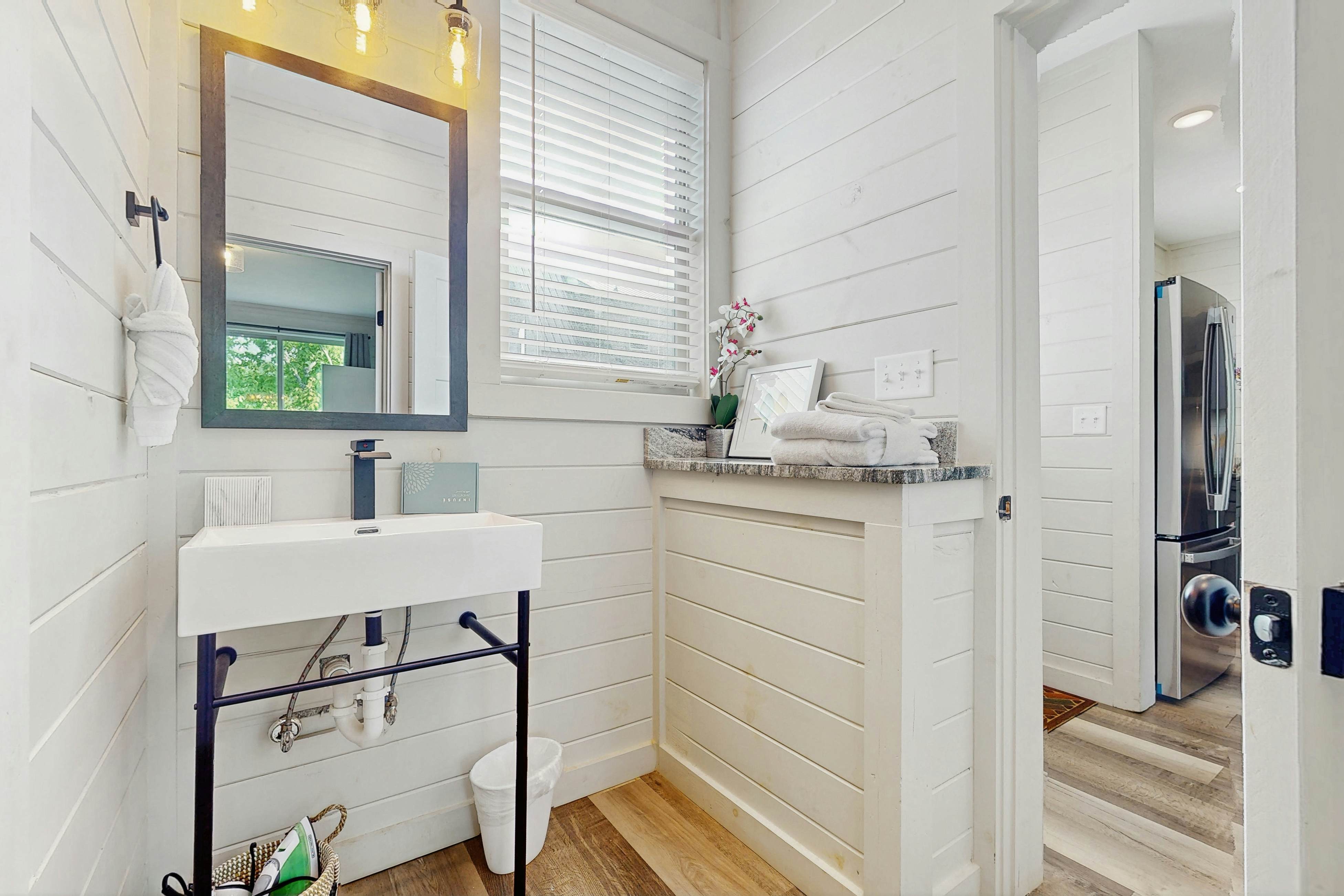 Relaxing Cabin W Mtn View, Sleeps 6・Deck・Jacuzzi