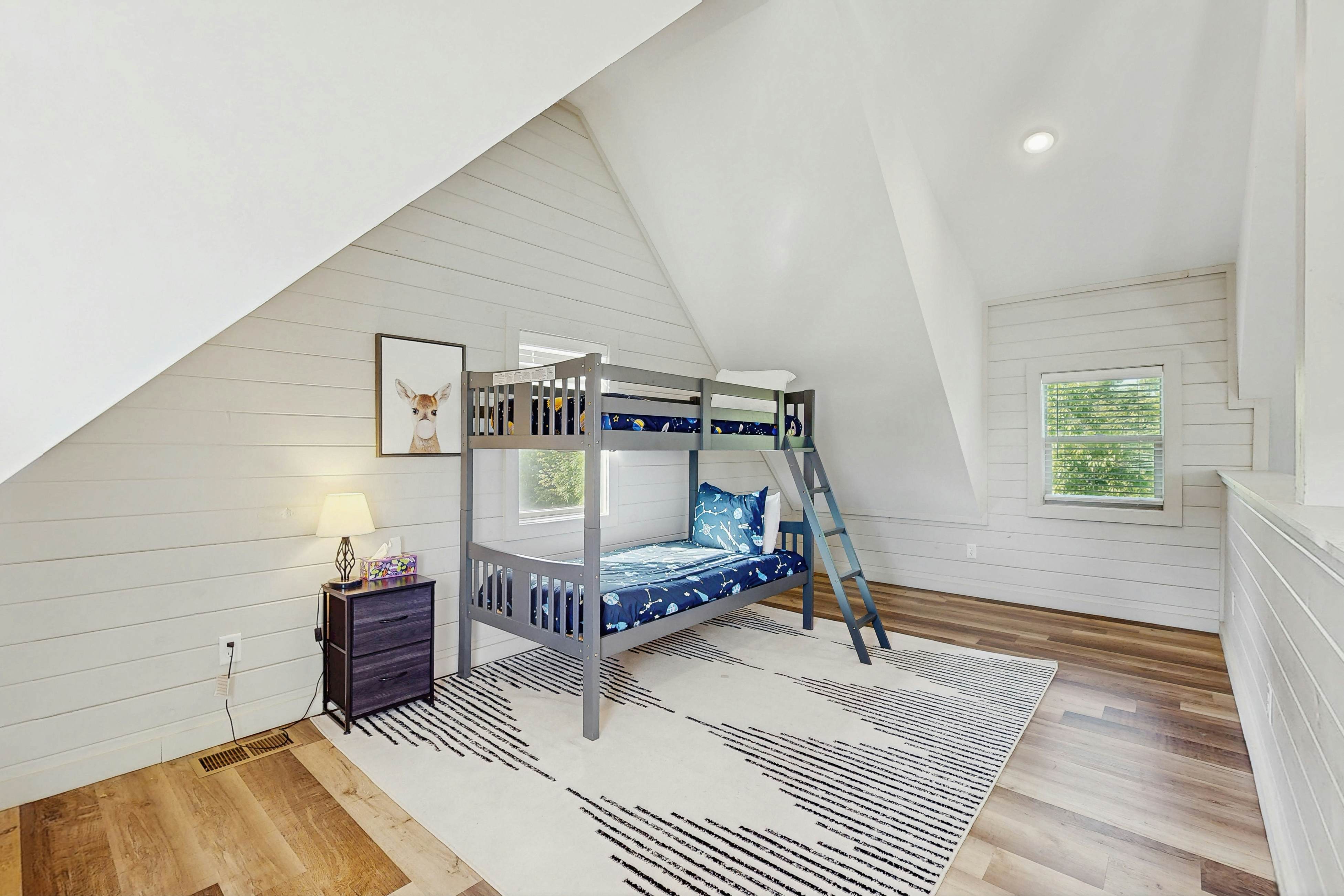 Relaxing Cabin W Mtn View, Sleeps 6・Deck・Jacuzzi