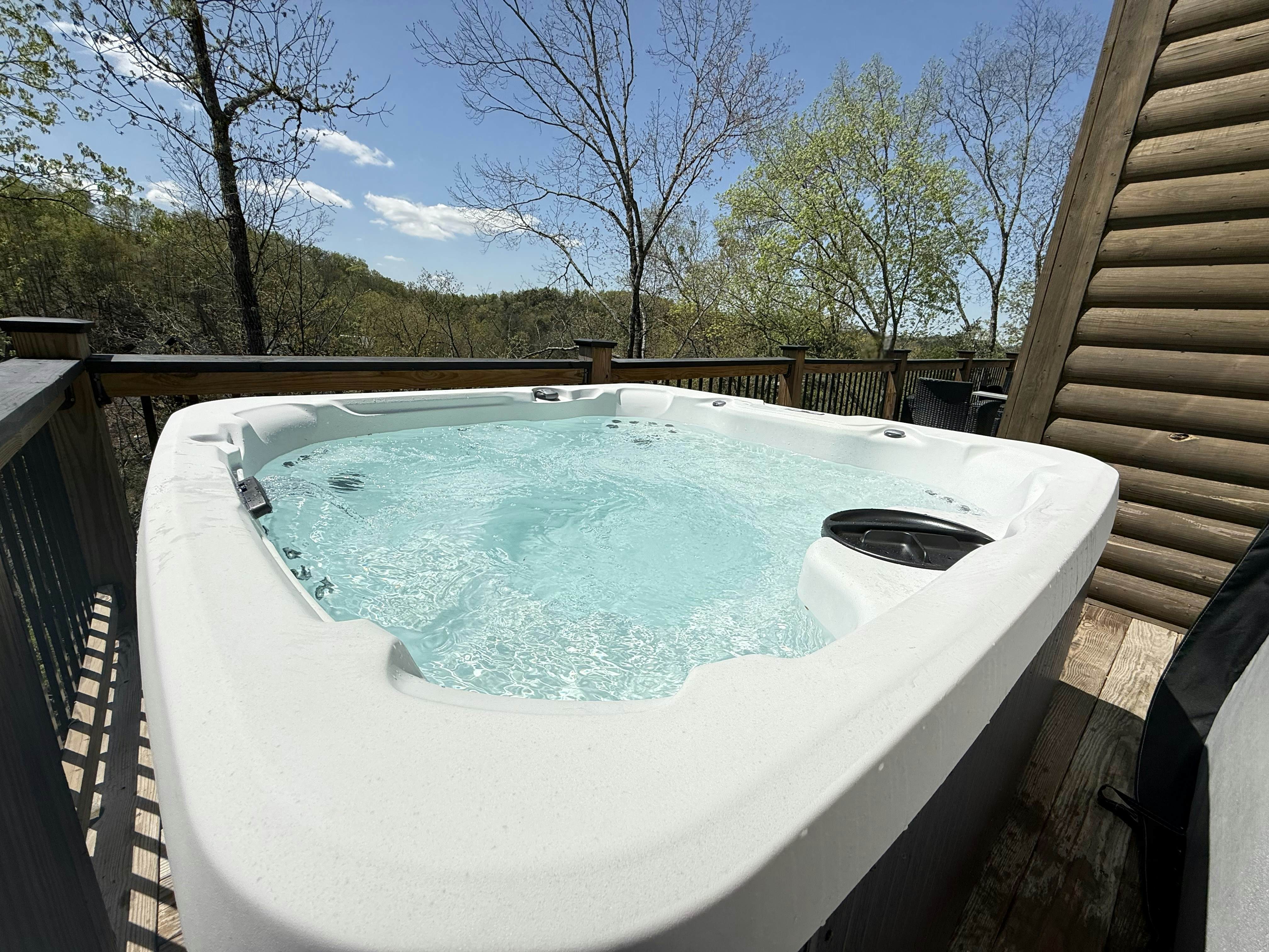 Relaxing Cabin W Mtn View, Sleeps 6・Deck・Jacuzzi
