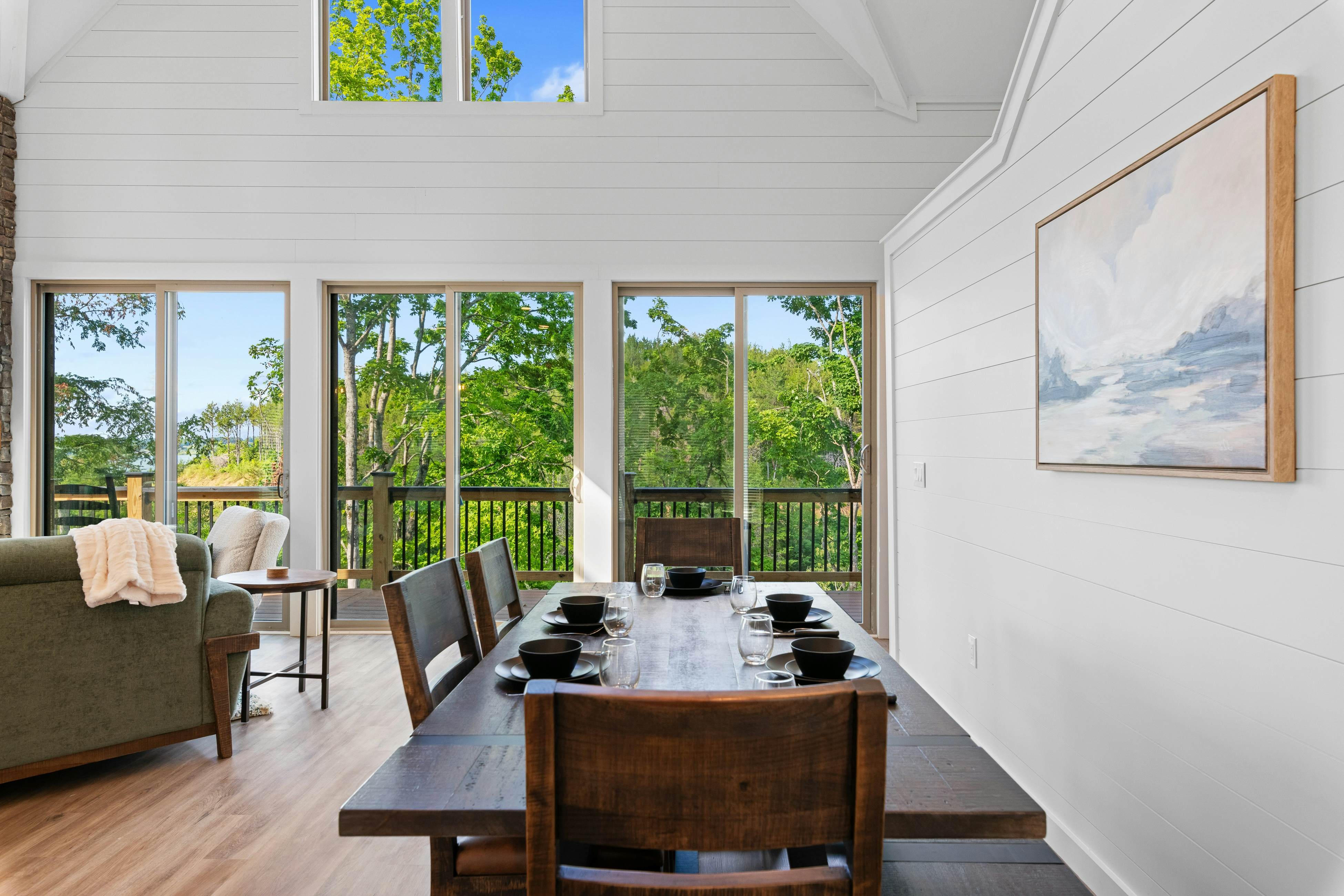 Lakefront Cabin, Sleeps 14・Private Pool・Game room