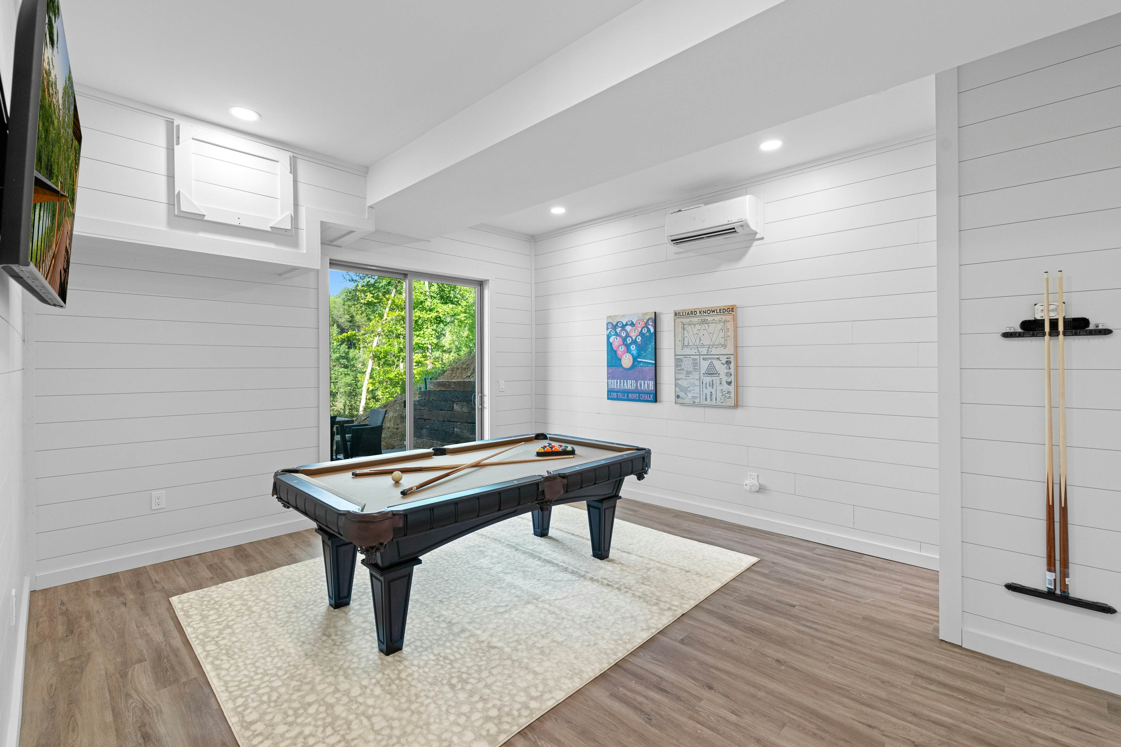 Lakefront Cabin, Sleeps 14・Private Pool・Game room