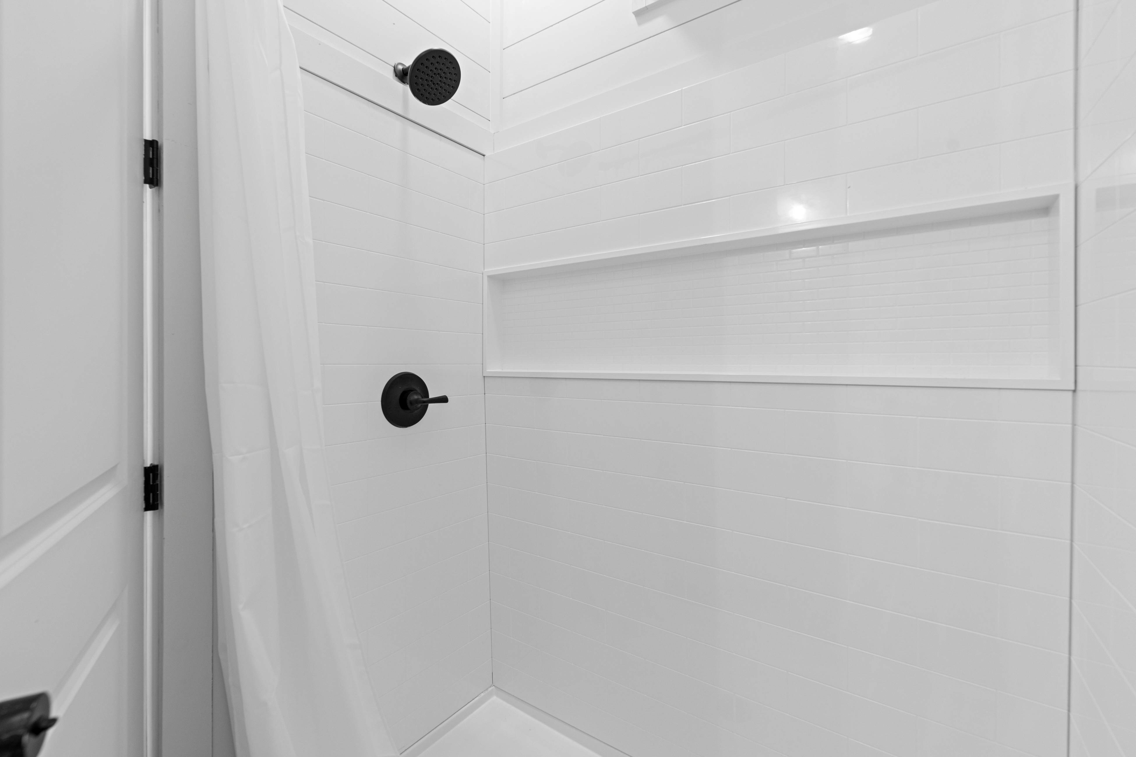 Lakefront Cabin, Sleeps 14・Private Pool・Game room