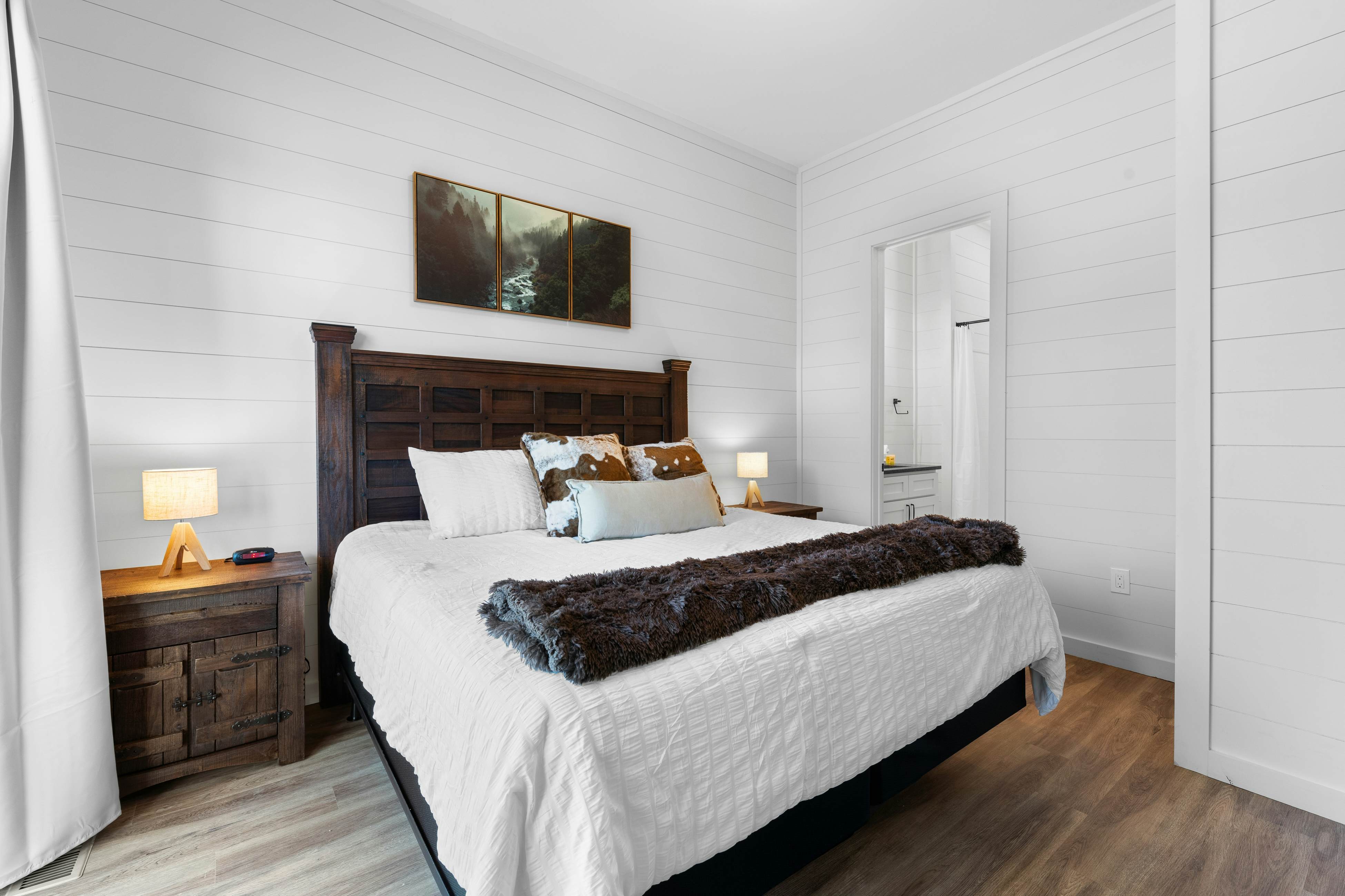 Lakefront Cabin, Sleeps 14・Private Pool・Game room