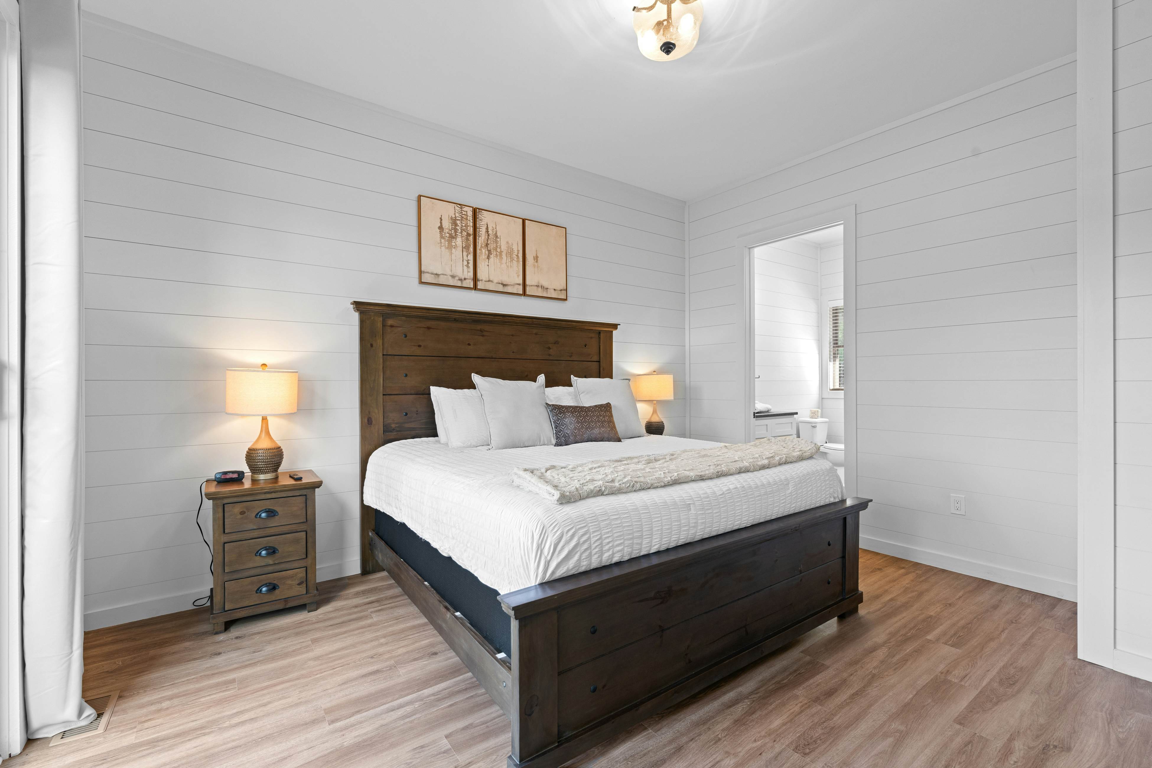 Lakefront Cabin, Sleeps 14・Private Pool・Game room