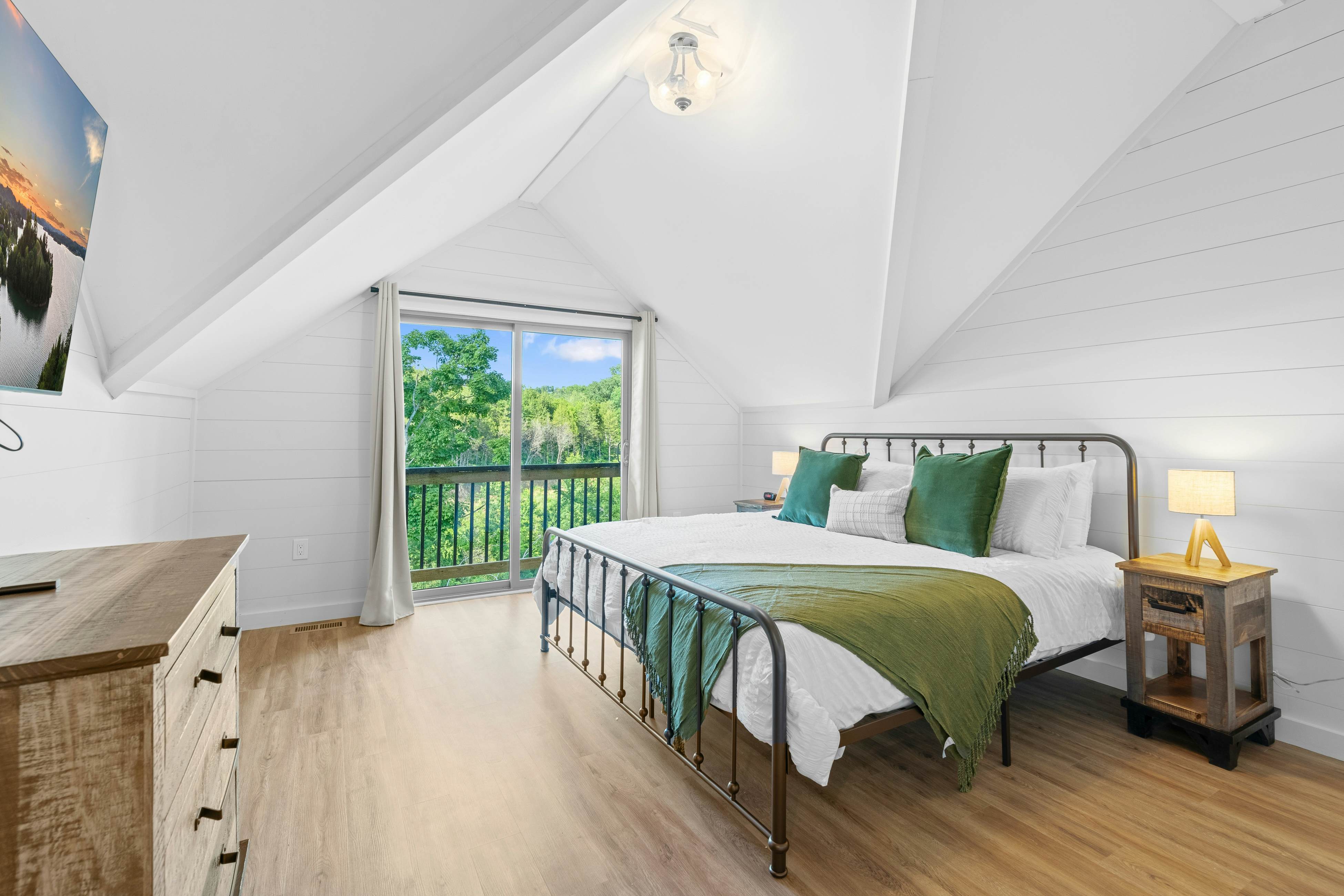 Lakefront Cabin, Sleeps 14・Private Pool・Game room