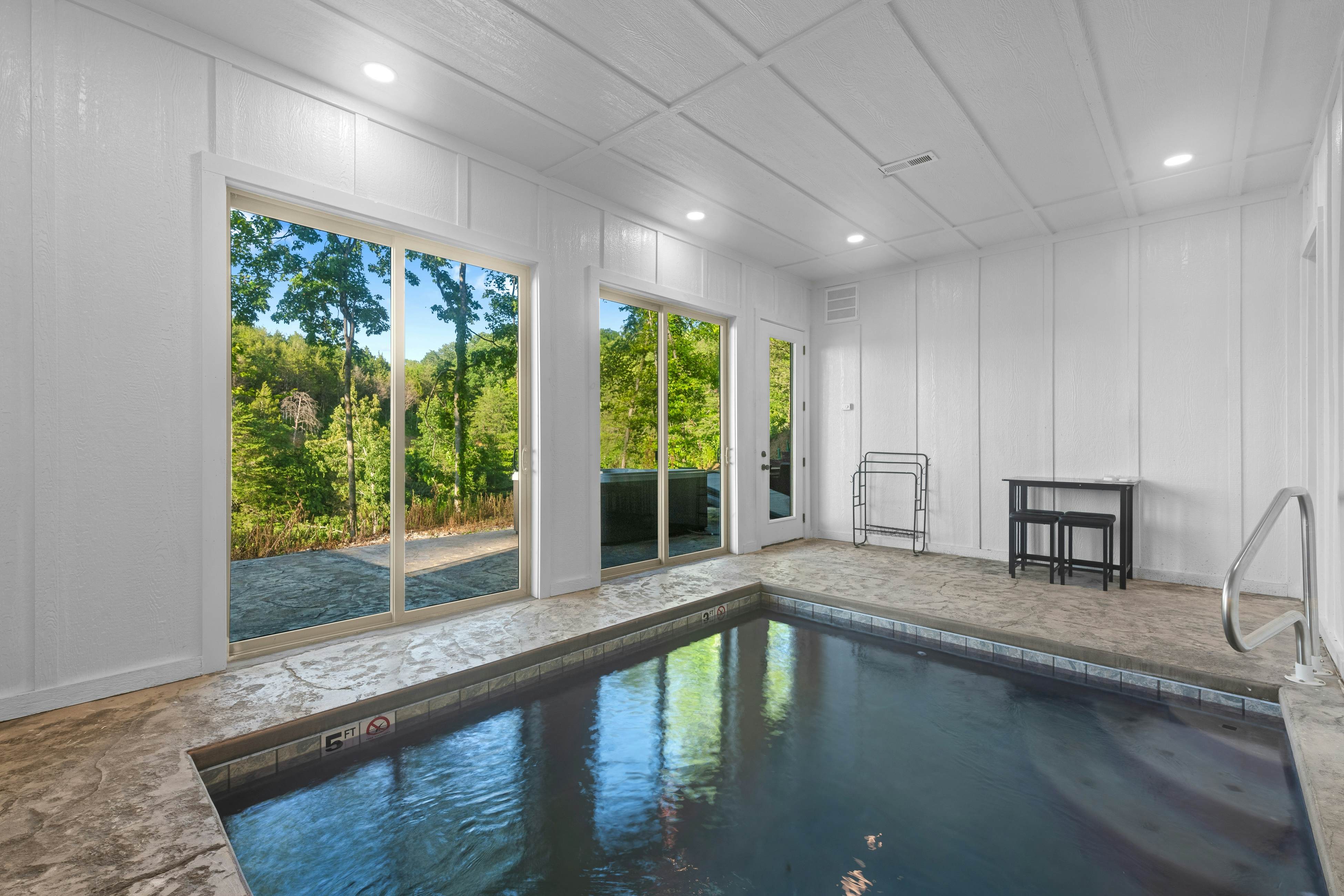 Lakefront Cabin, Sleeps 14・Private Pool・Game room