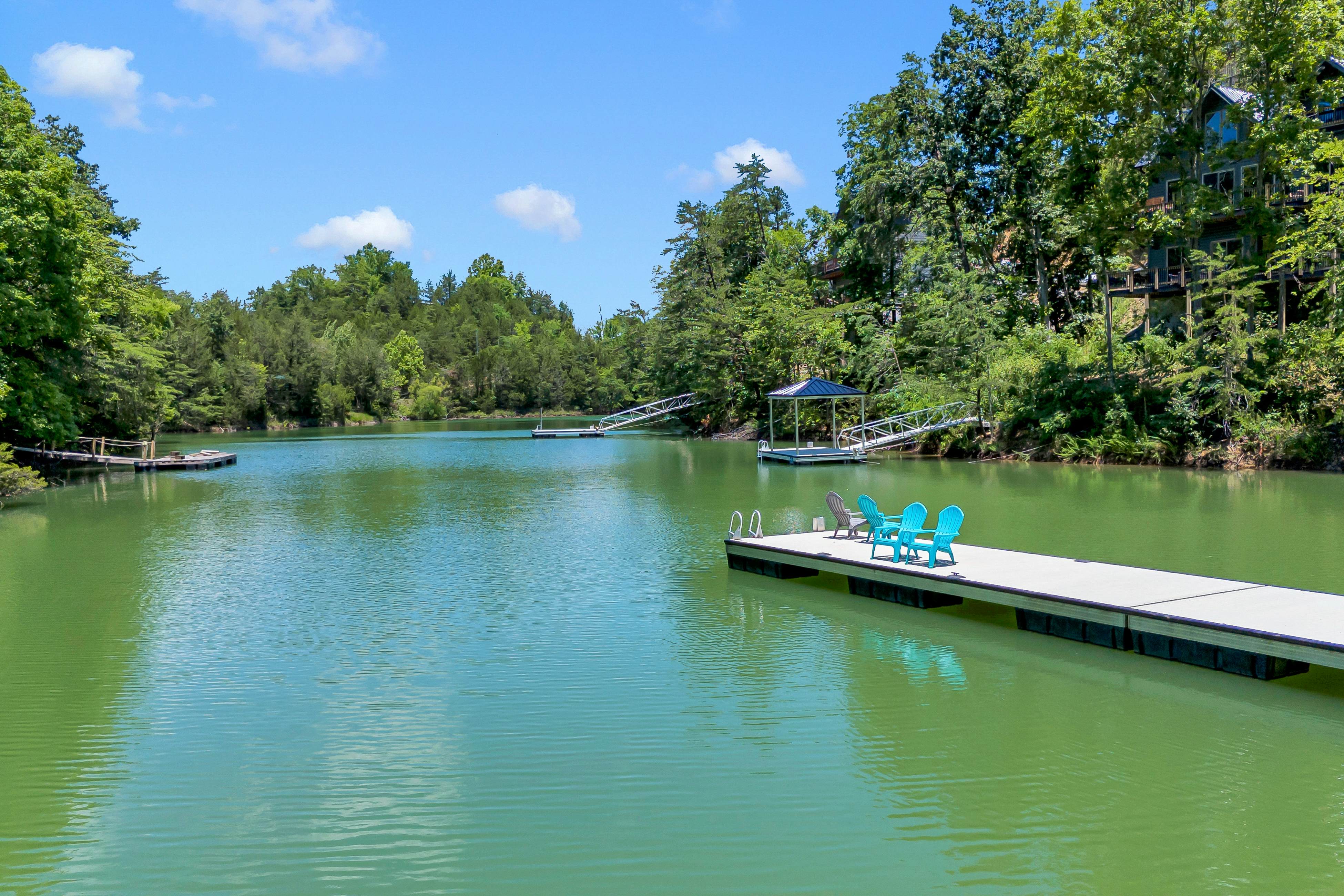 Lakefront Cabin, Sleeps 14・Private Pool・Game room