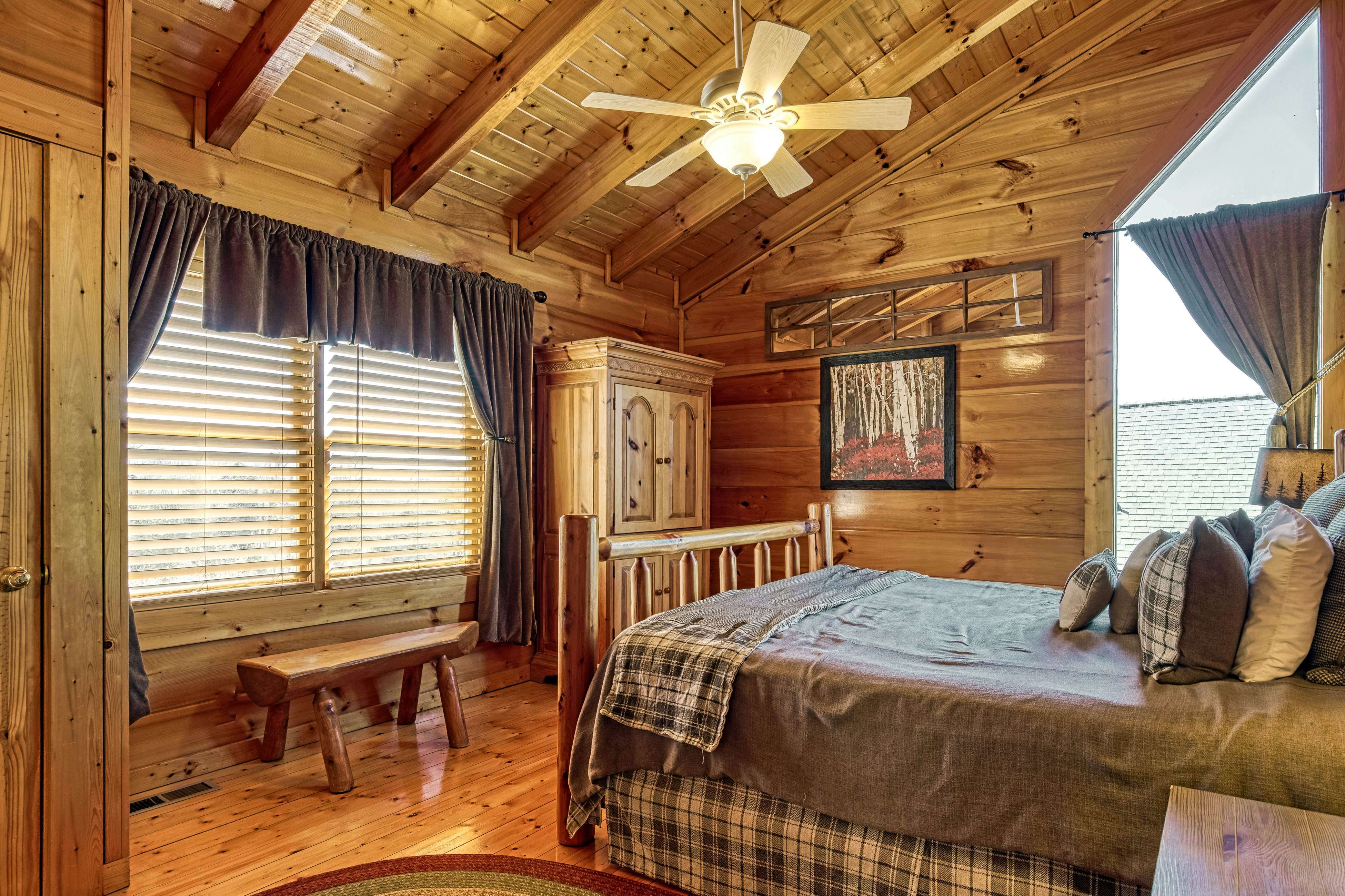Storybook mountain-view cabin with hot tub, pool table & free attraction tickets