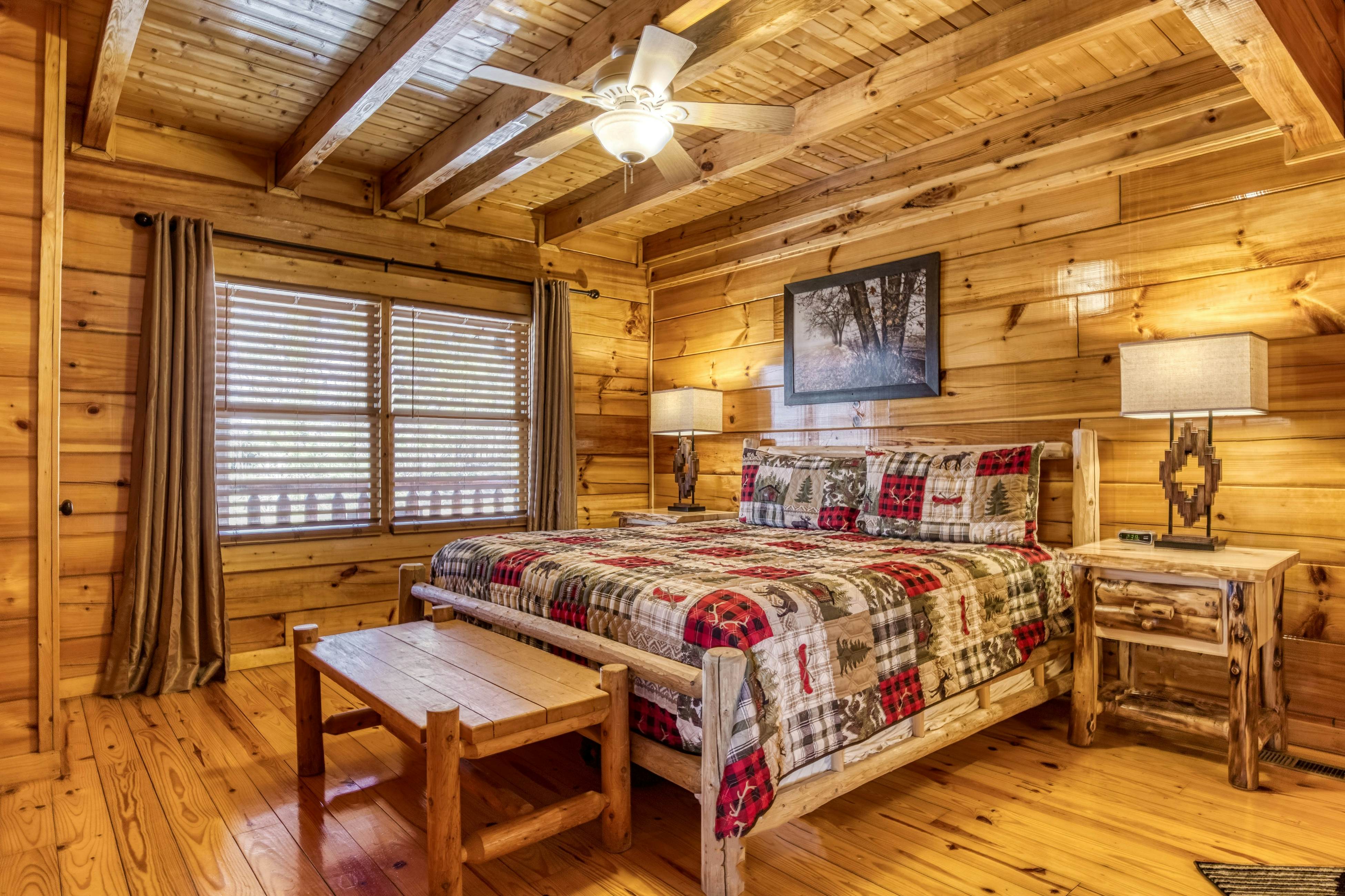 Storybook mountain-view cabin with hot tub, pool table & free attraction tickets