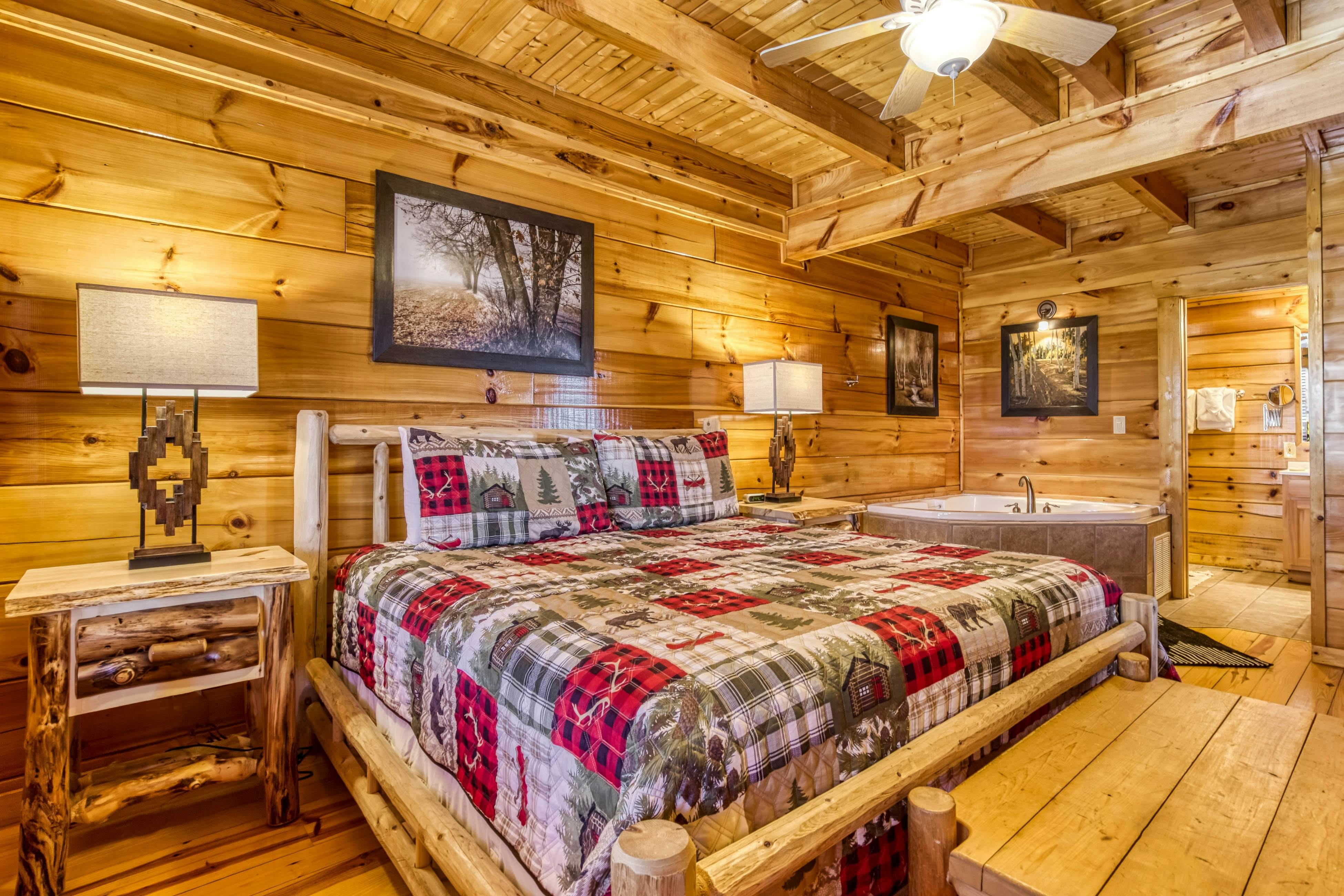 Storybook mountain-view cabin with hot tub, pool table & free attraction tickets