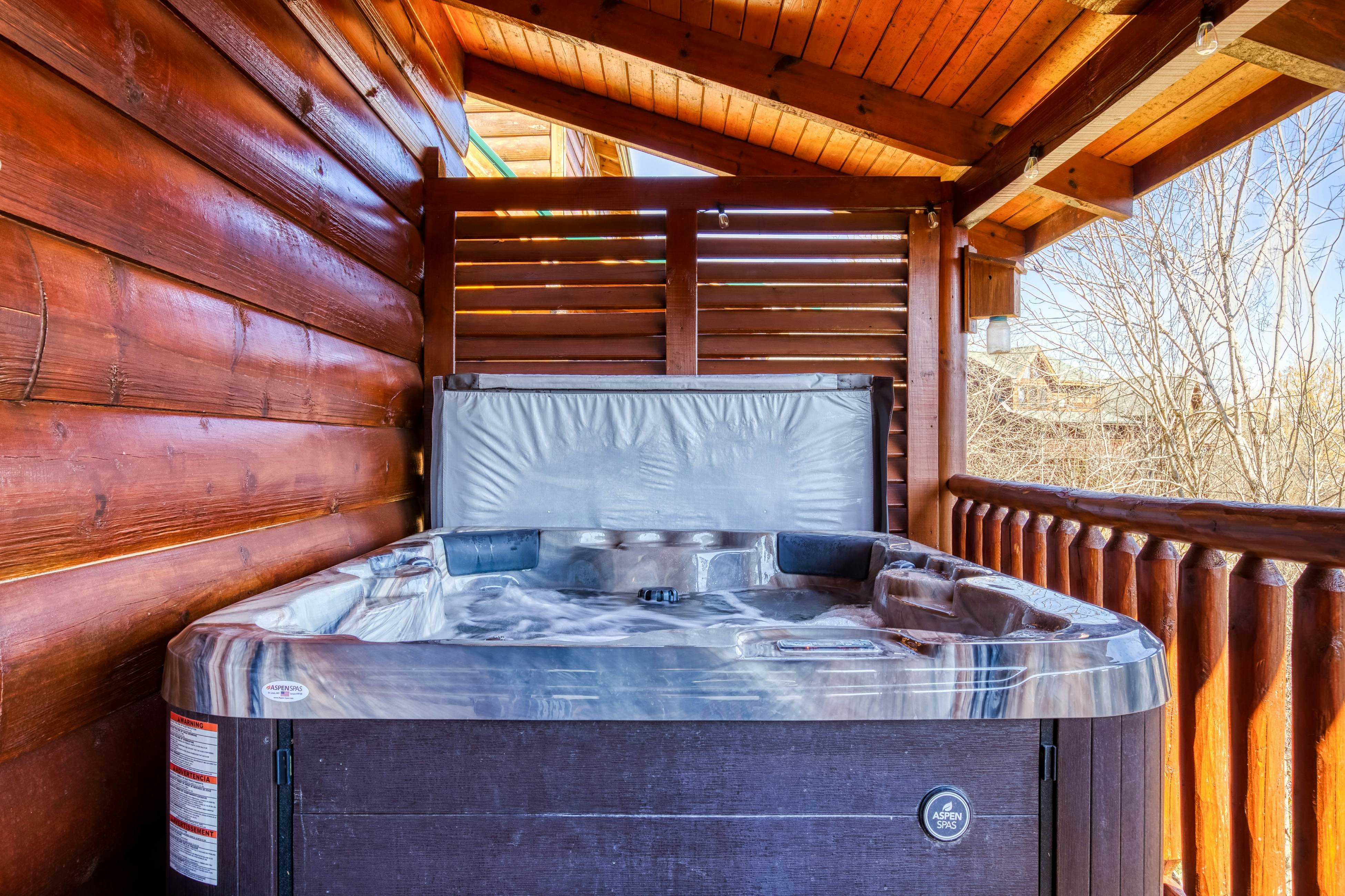 Storybook mountain-view cabin with hot tub, pool table & free attraction tickets