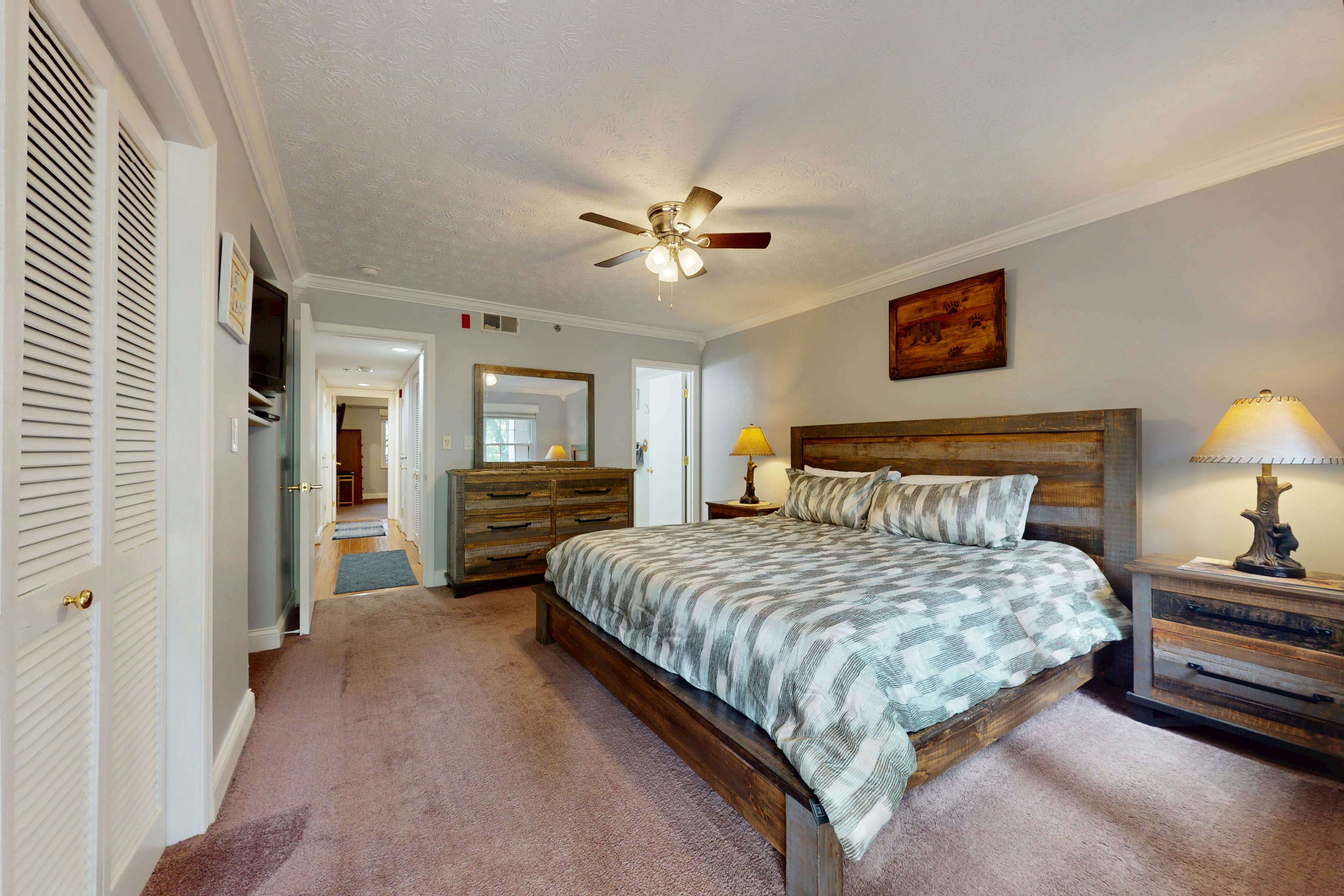 Spacious End Unit with Pool and Creekside Balcony - Walk to Downtown Gatlinburg!