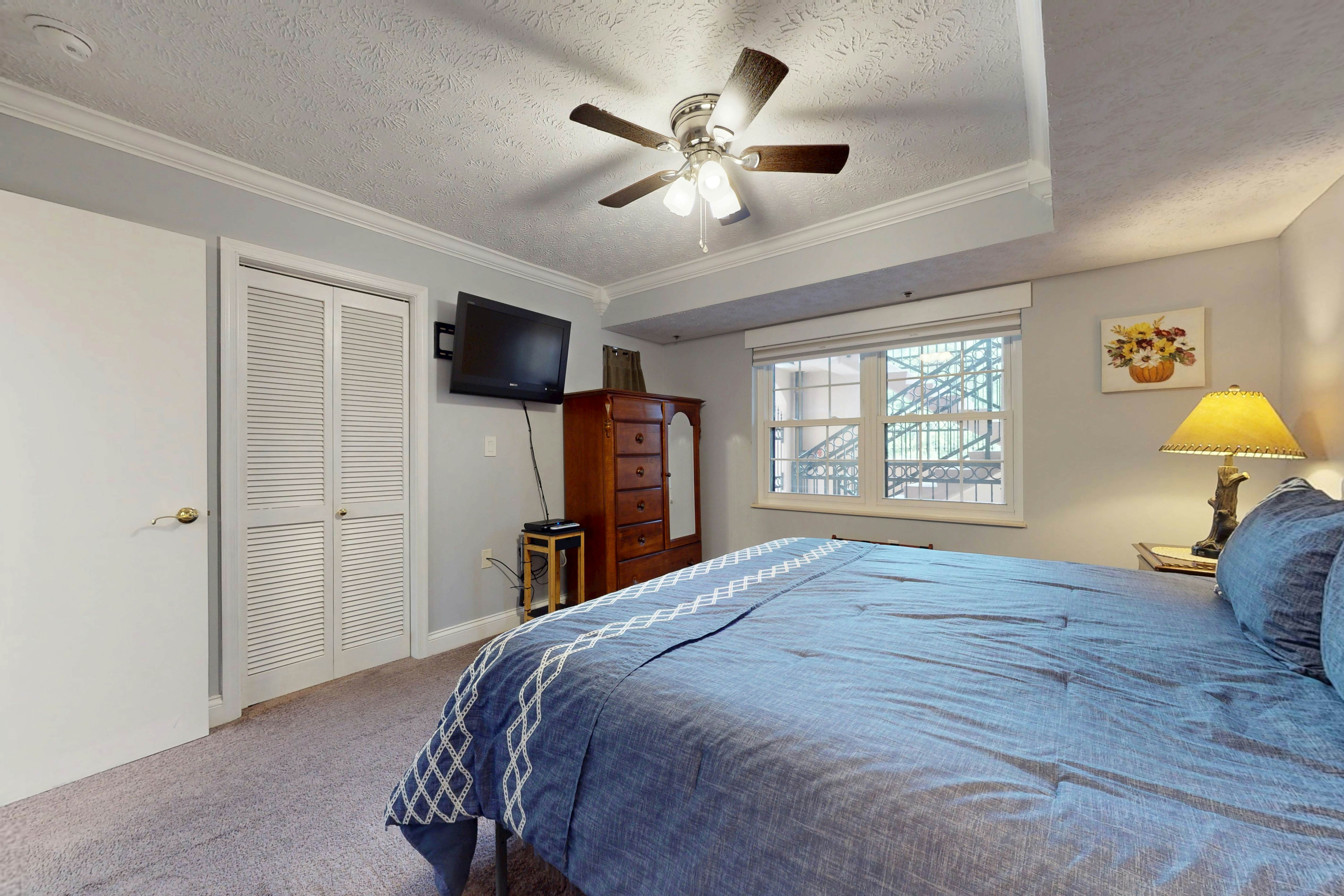 Spacious End Unit with Pool and Creekside Balcony - Walk to Downtown Gatlinburg!