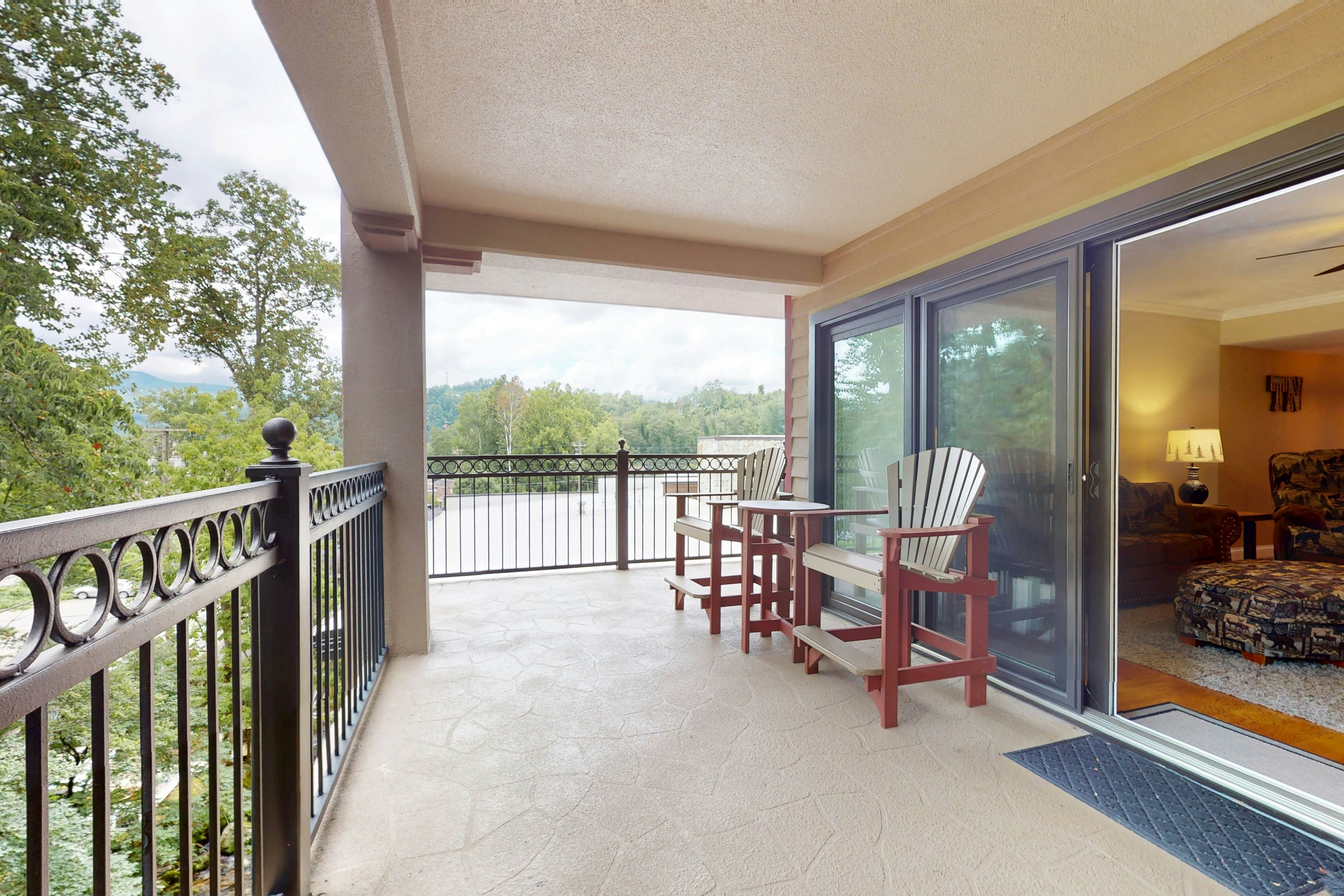 Spacious End Unit with Pool and Creekside Balcony - Walk to Downtown Gatlinburg!