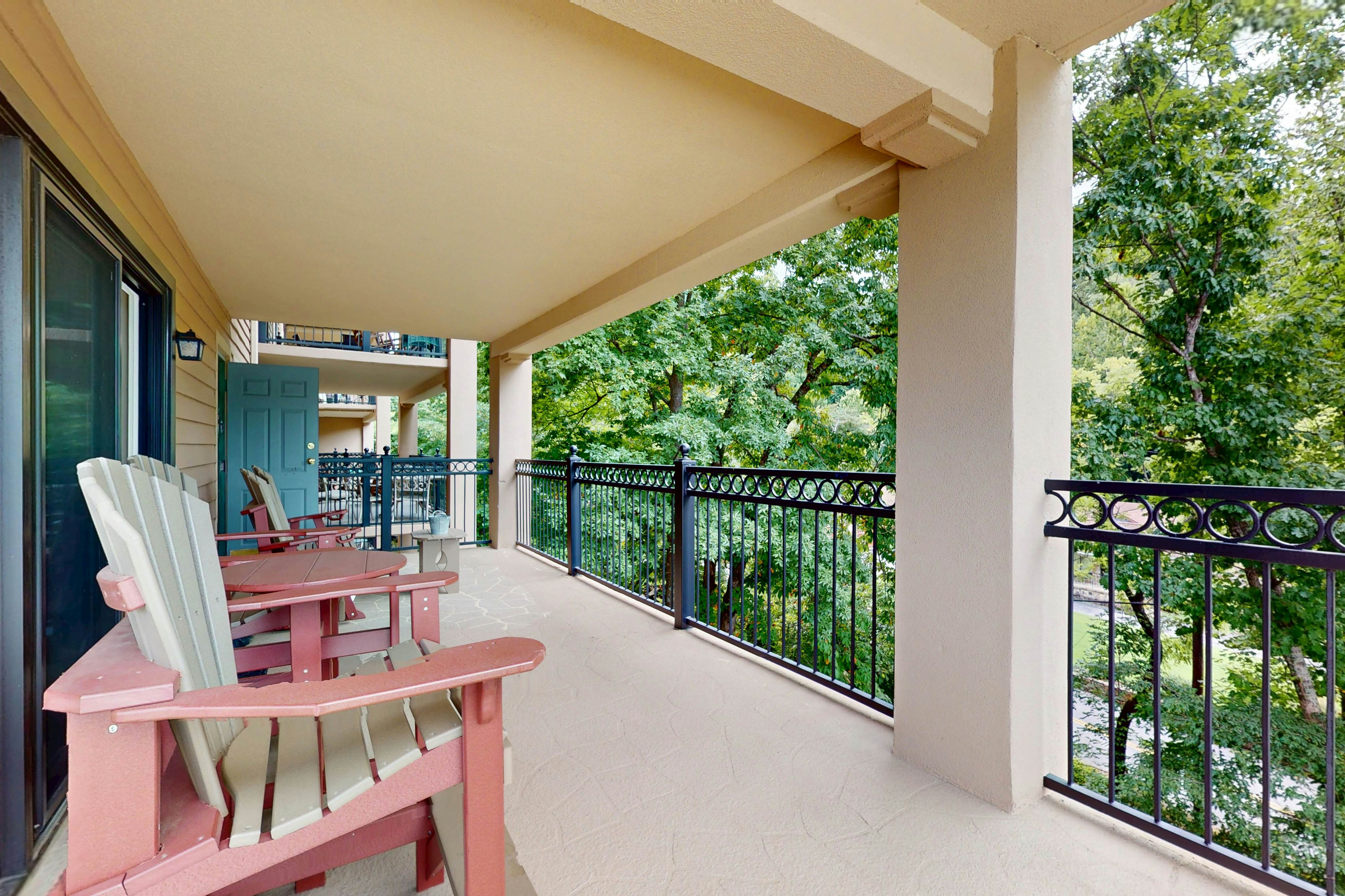 Spacious End Unit with Pool and Creekside Balcony - Walk to Downtown Gatlinburg!