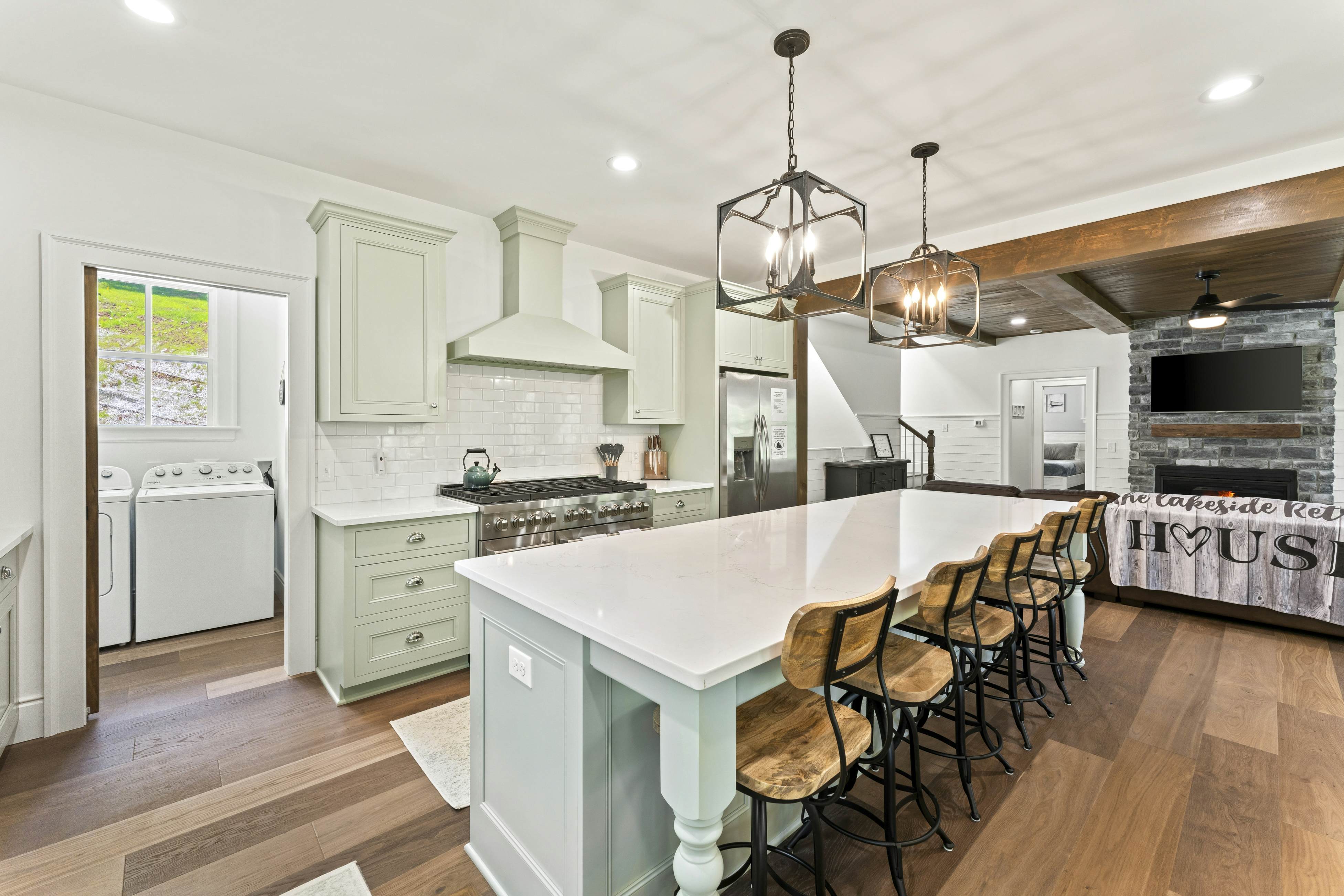 Lakeside Retreat, Sleeps 22・Dock・Grill・Game Room