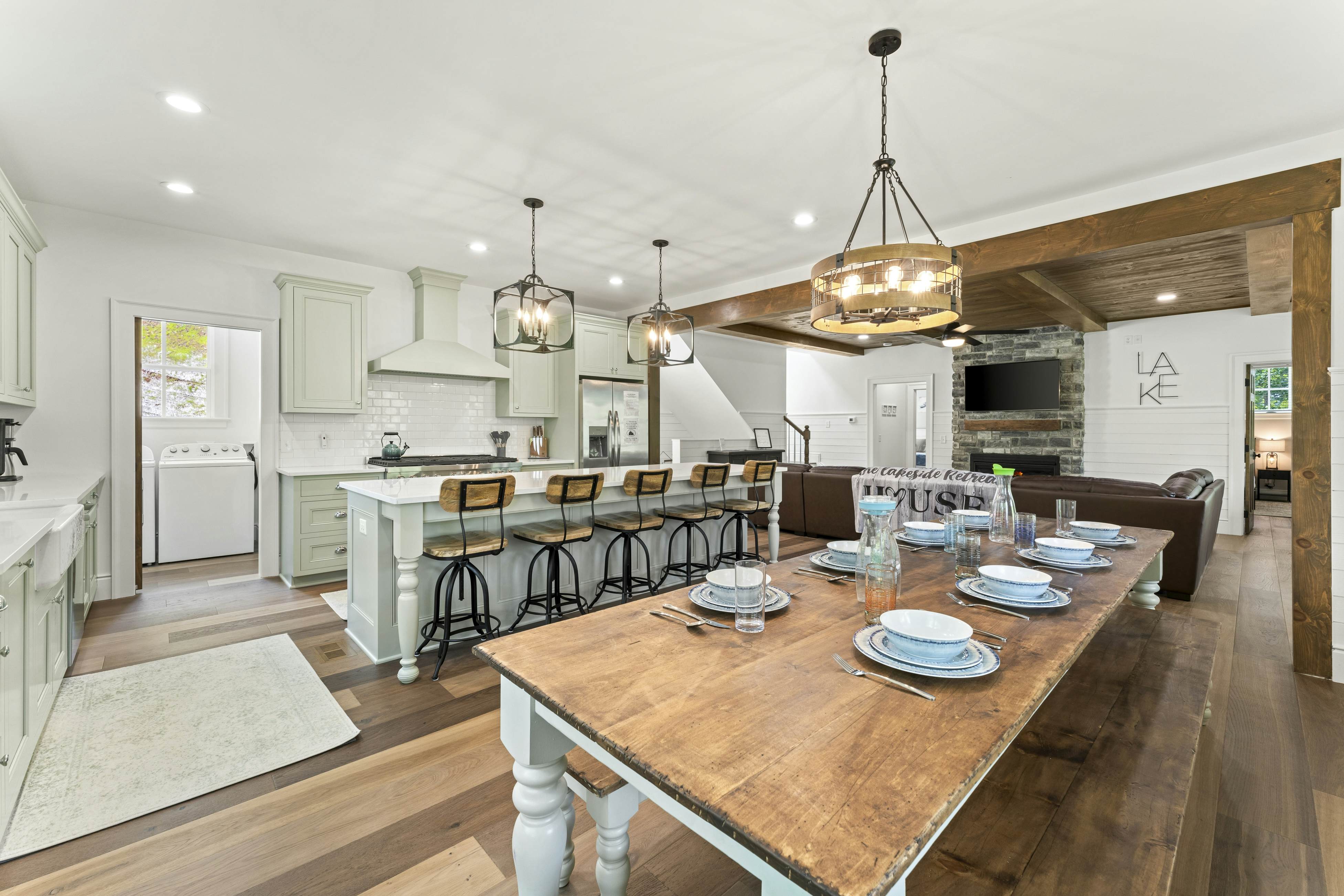 Lakeside Retreat, Sleeps 22・Dock・Grill・Game Room