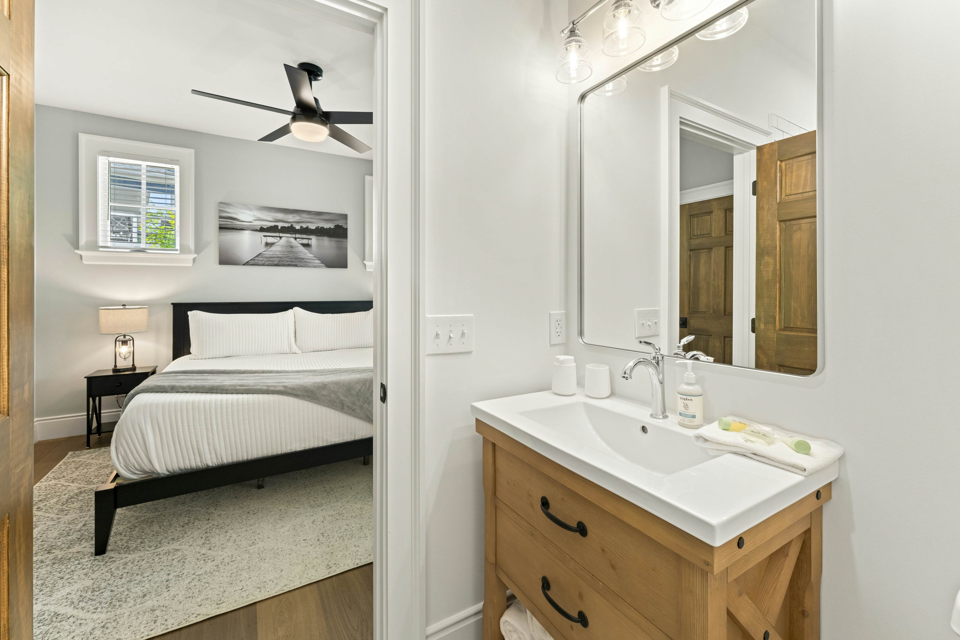 Lakeside Retreat, Sleeps 22・Dock・Grill・Game Room