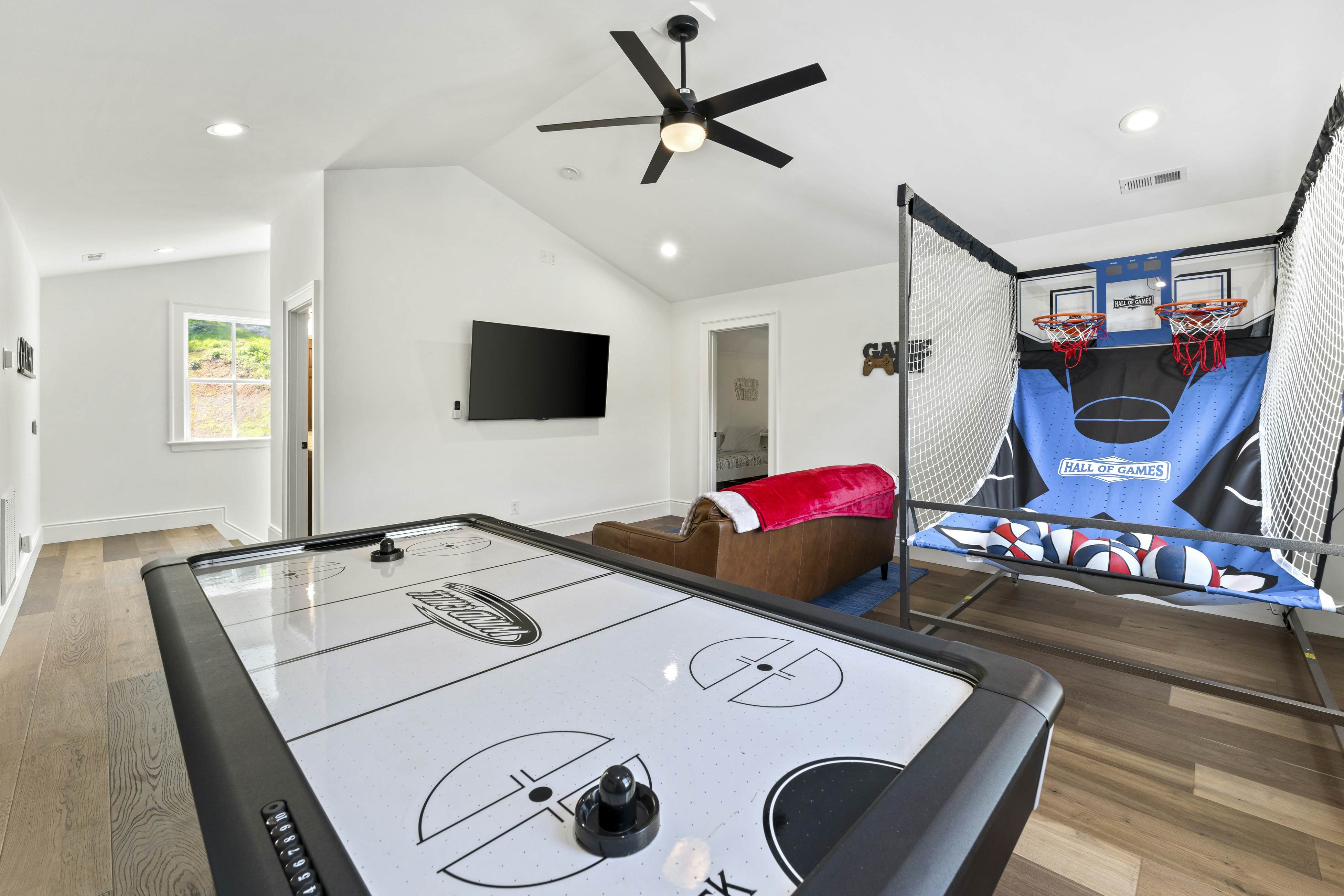 Lakeside Retreat, Sleeps 22・Dock・Grill・Game Room