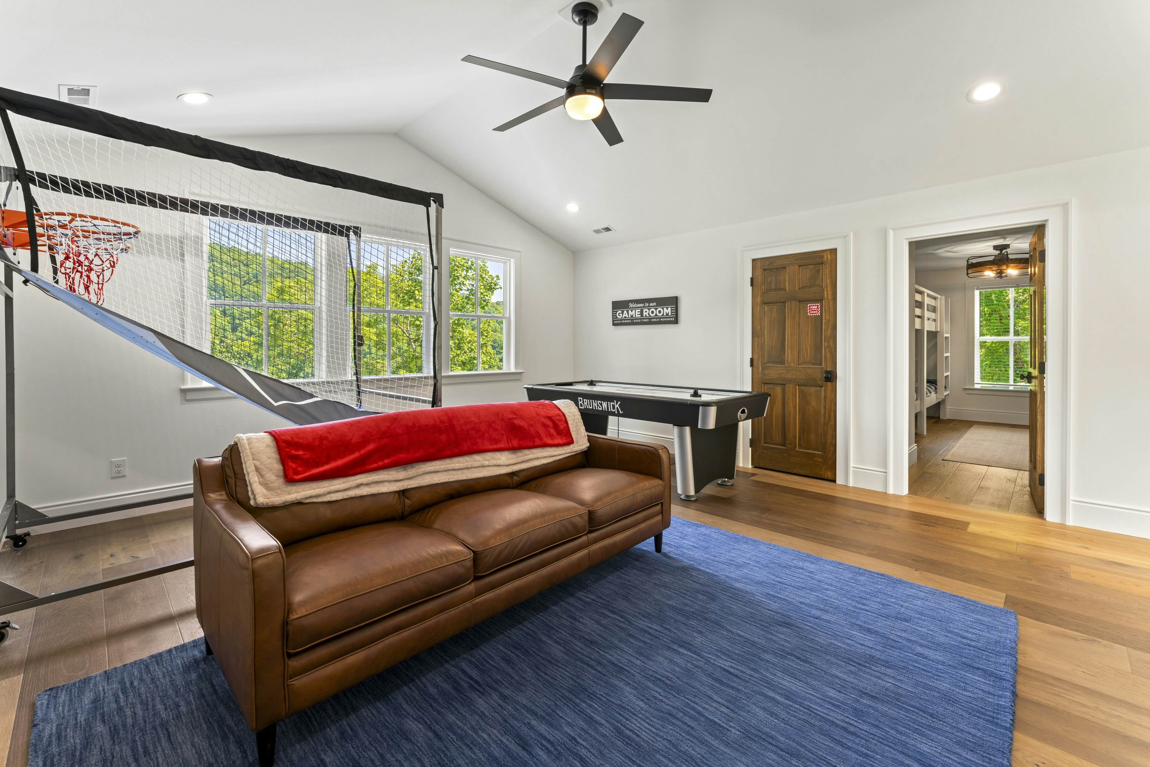 Lakeside Retreat, Sleeps 22・Dock・Grill・Game Room