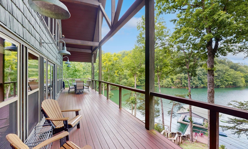 Lakefront Escape, Sleeps 10・Private Dock・Hot Tub