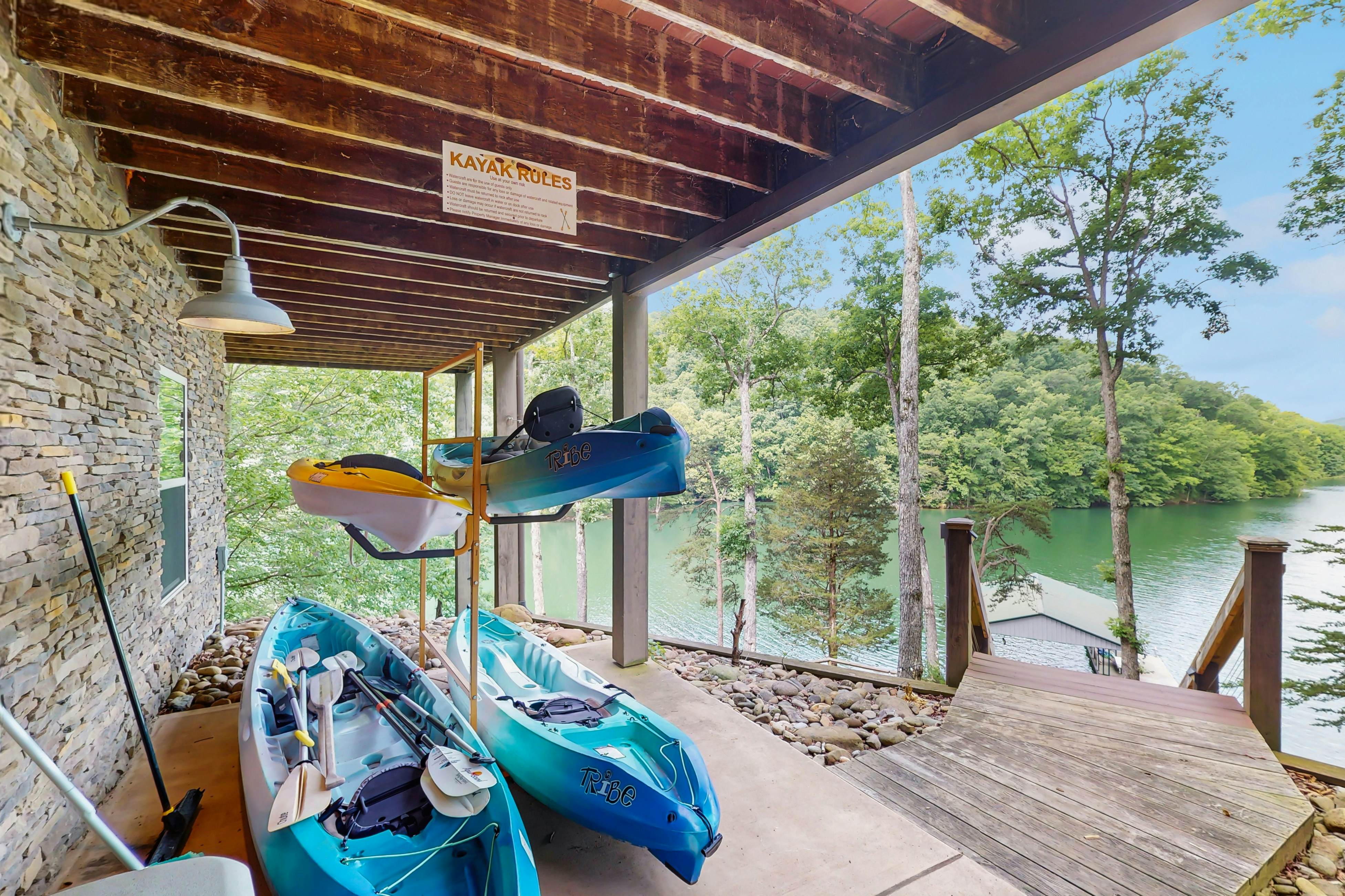 Lakefront Escape, Sleeps 10・Private Dock・Hot Tub