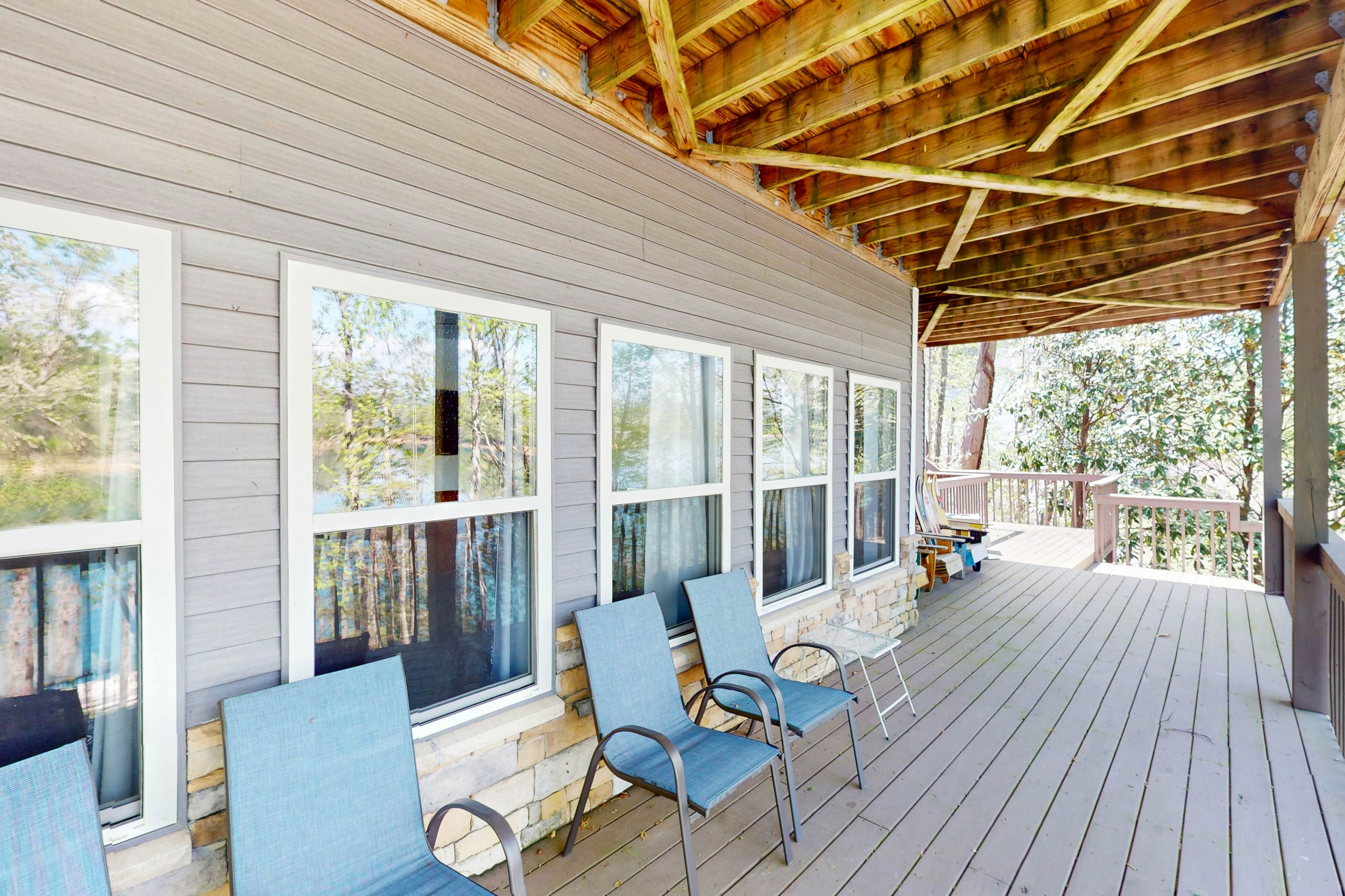 Lakefront Retreat, Sleeps 12 | 3 Boat Slips・Decks