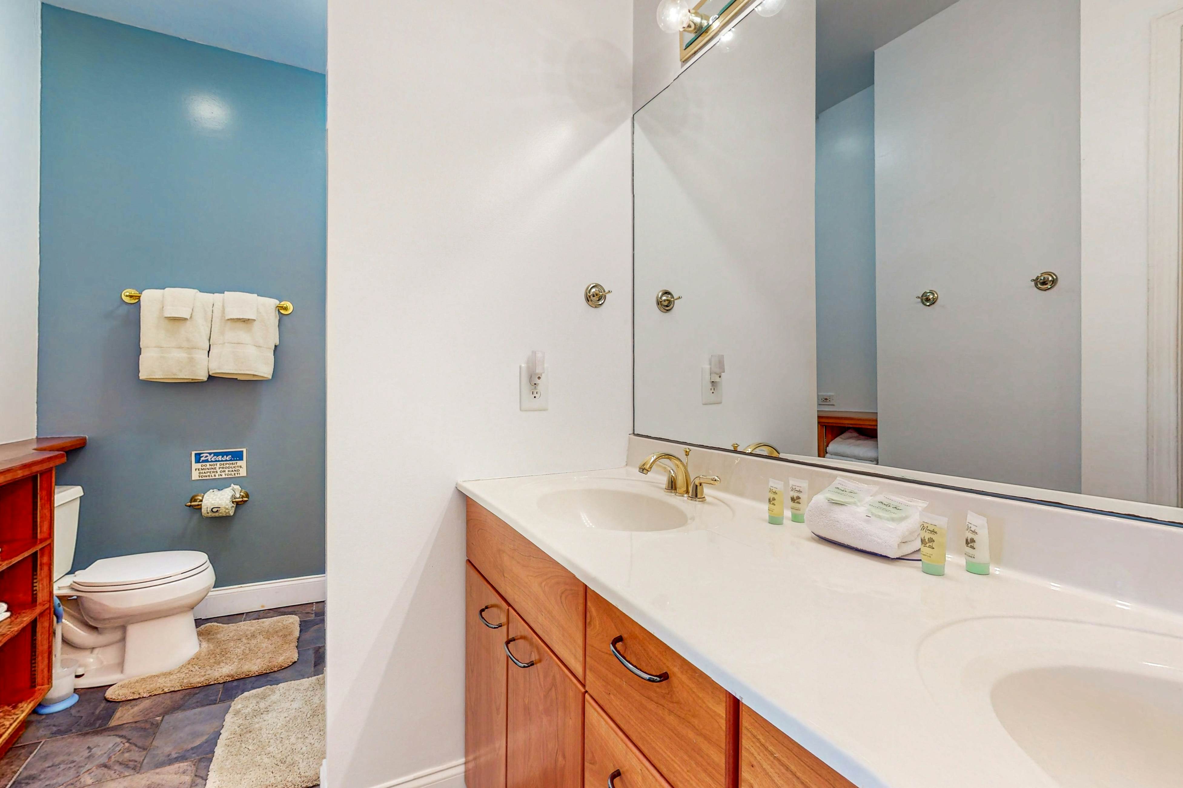 Lakefront Retreat, Sleeps 12 | 3 Boat Slips・Decks