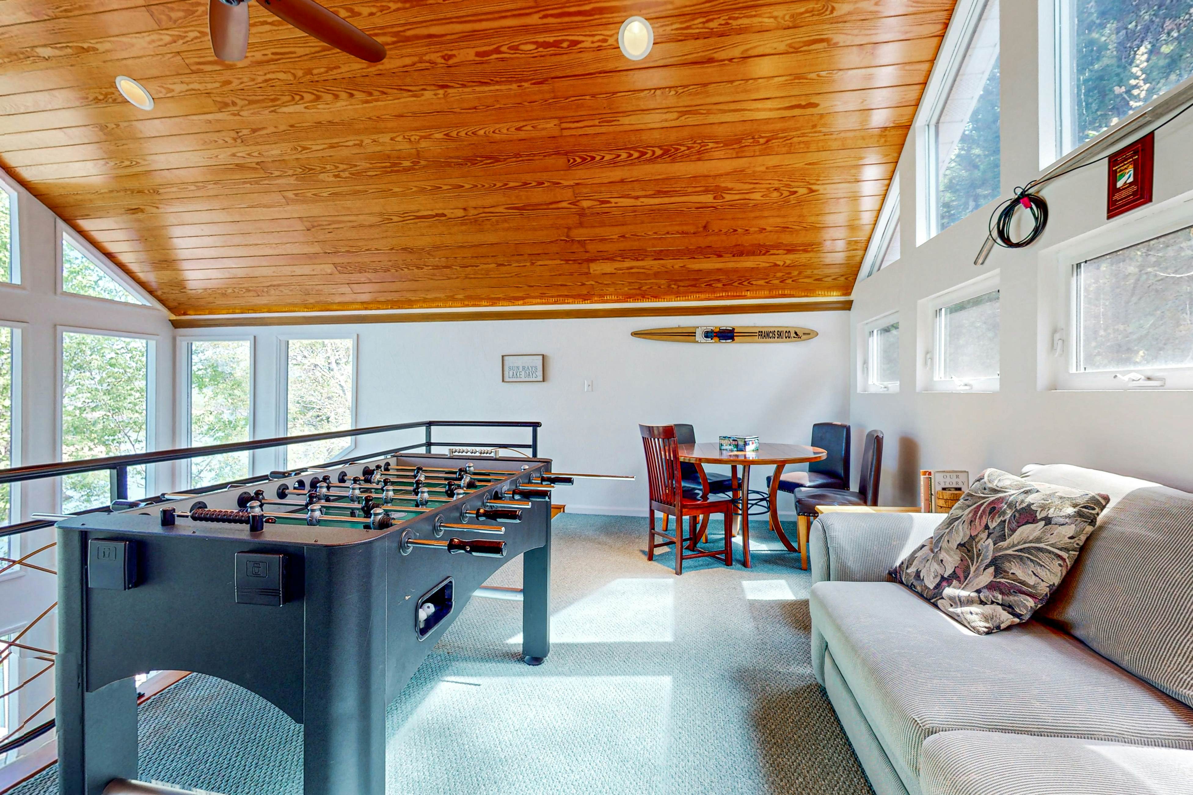 Lakefront Retreat, Sleeps 12 | 3 Boat Slips・Decks