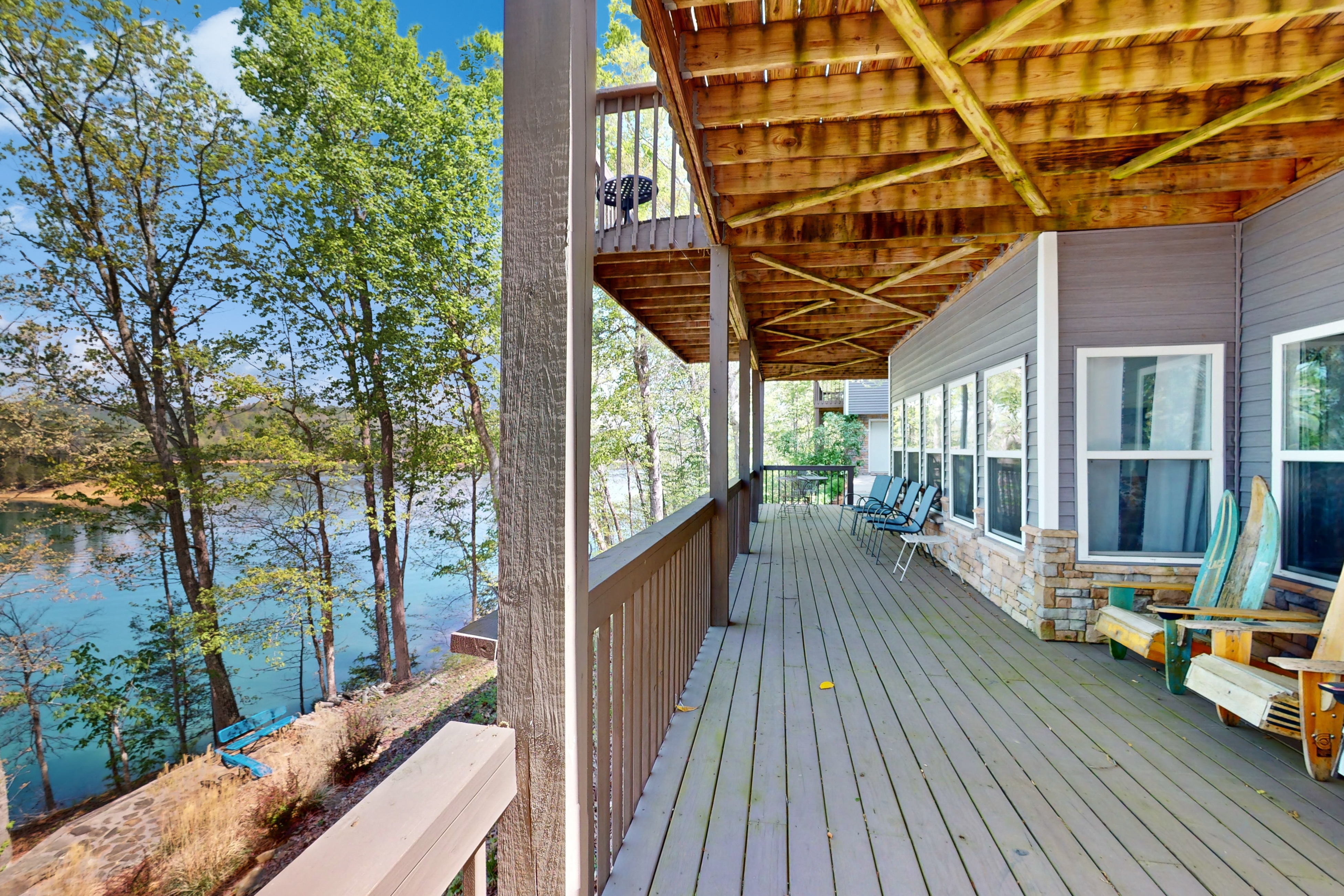 Lakefront Retreat, Sleeps 12・3 Boat Slips・Decks
