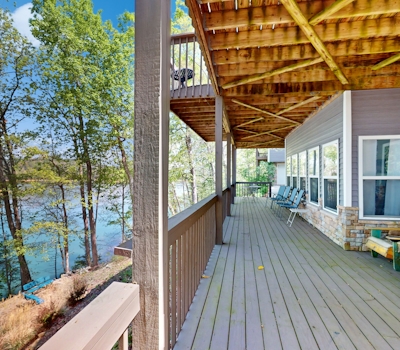 Lakefront Retreat, Sleeps 12・3 Boat Slips・Decks