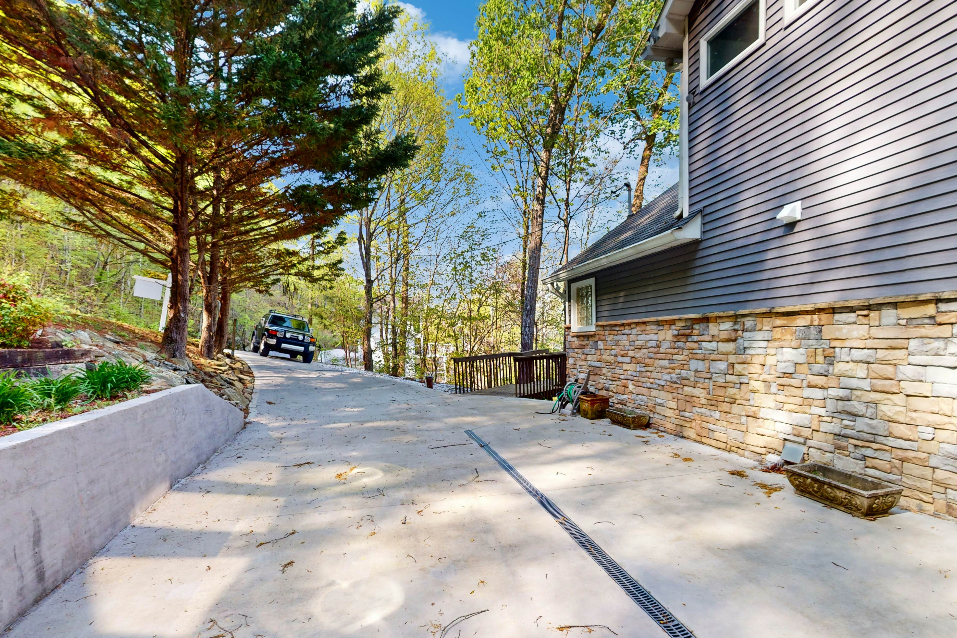 Lakefront Retreat, Sleeps 12 | 3 Boat Slips・Decks