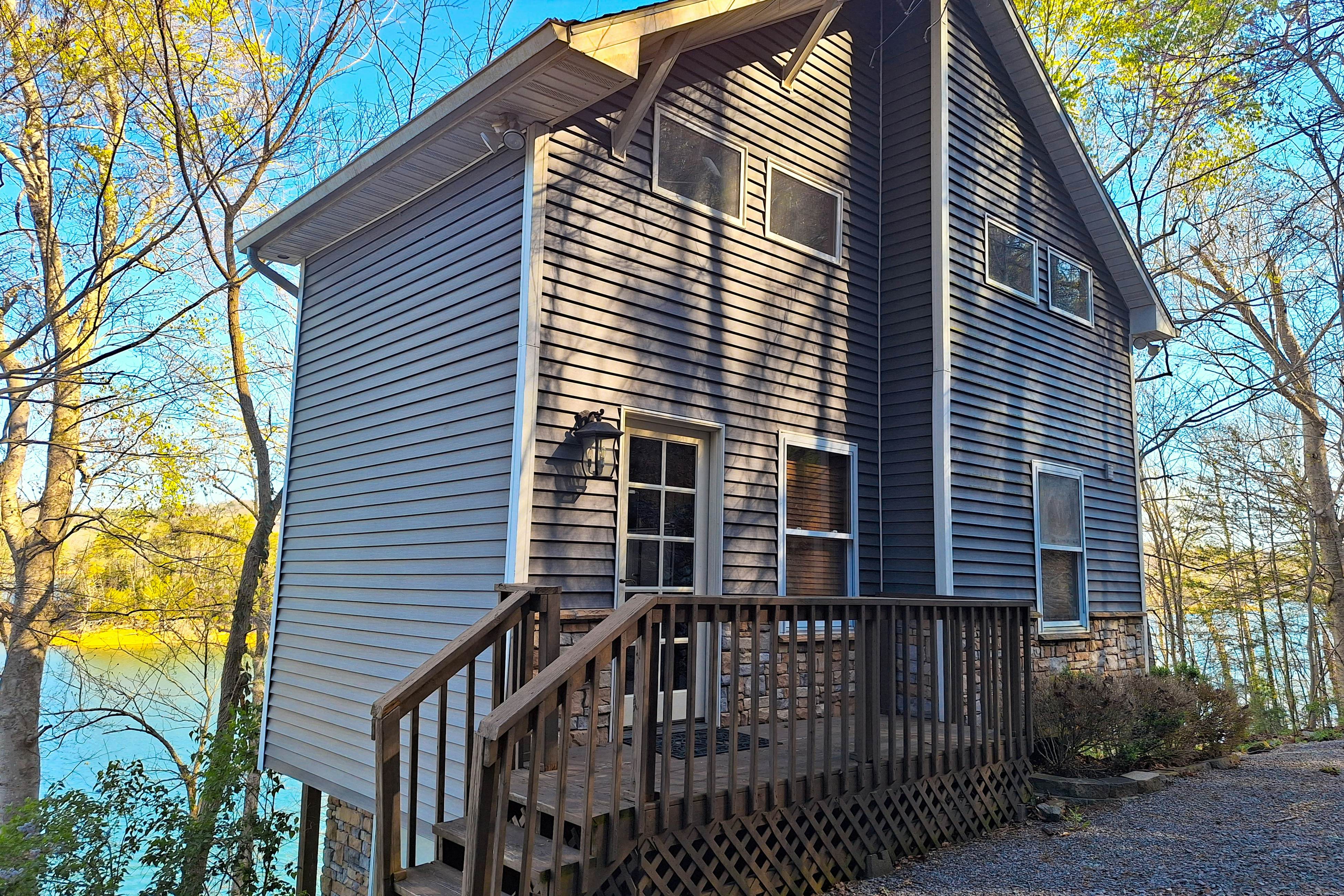 Lakefront Retreat, Sleeps 12 | 3 Boat Slips・Decks
