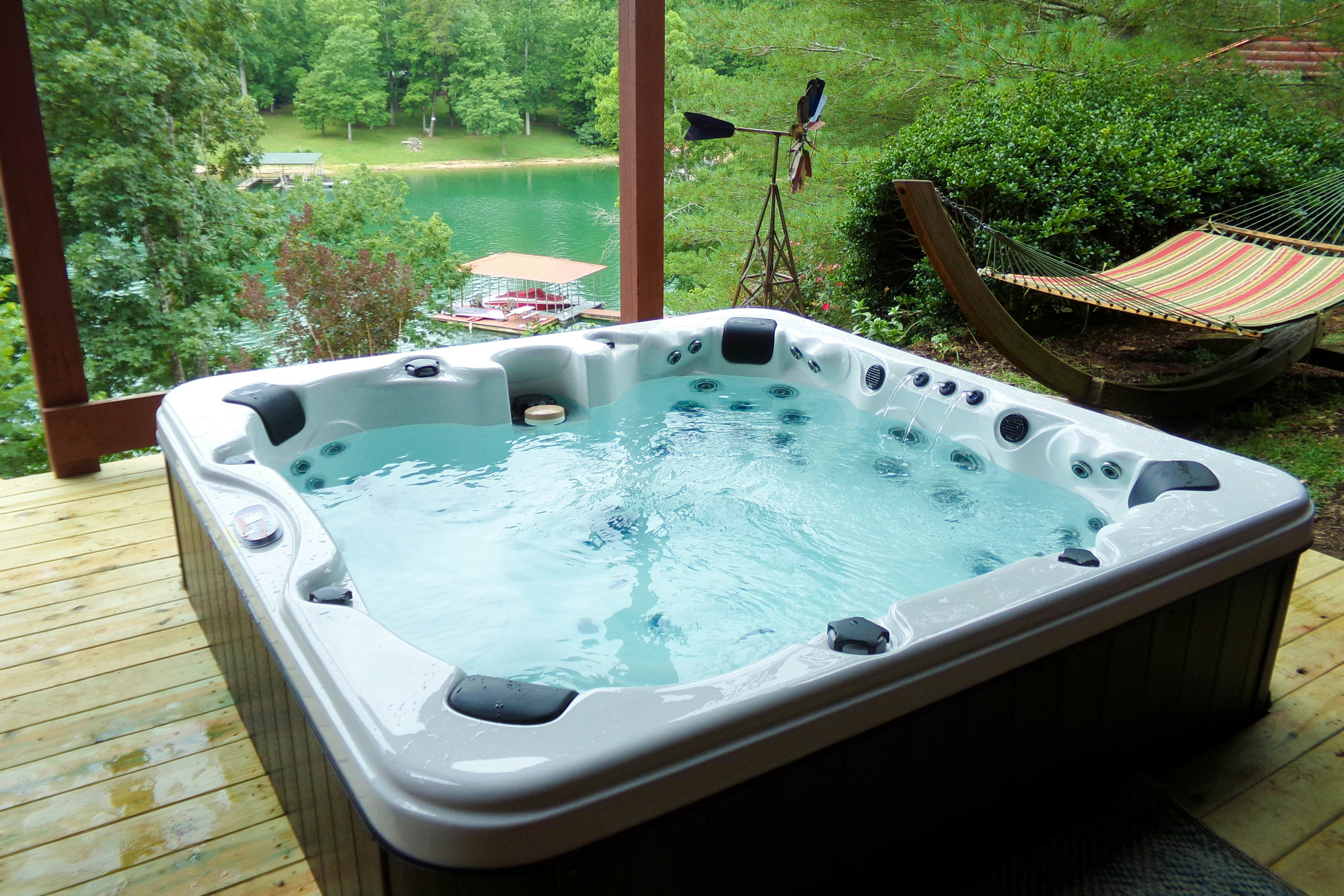 6BR Lakefront Retreat・Dock・Hot Tub・Boat Slips