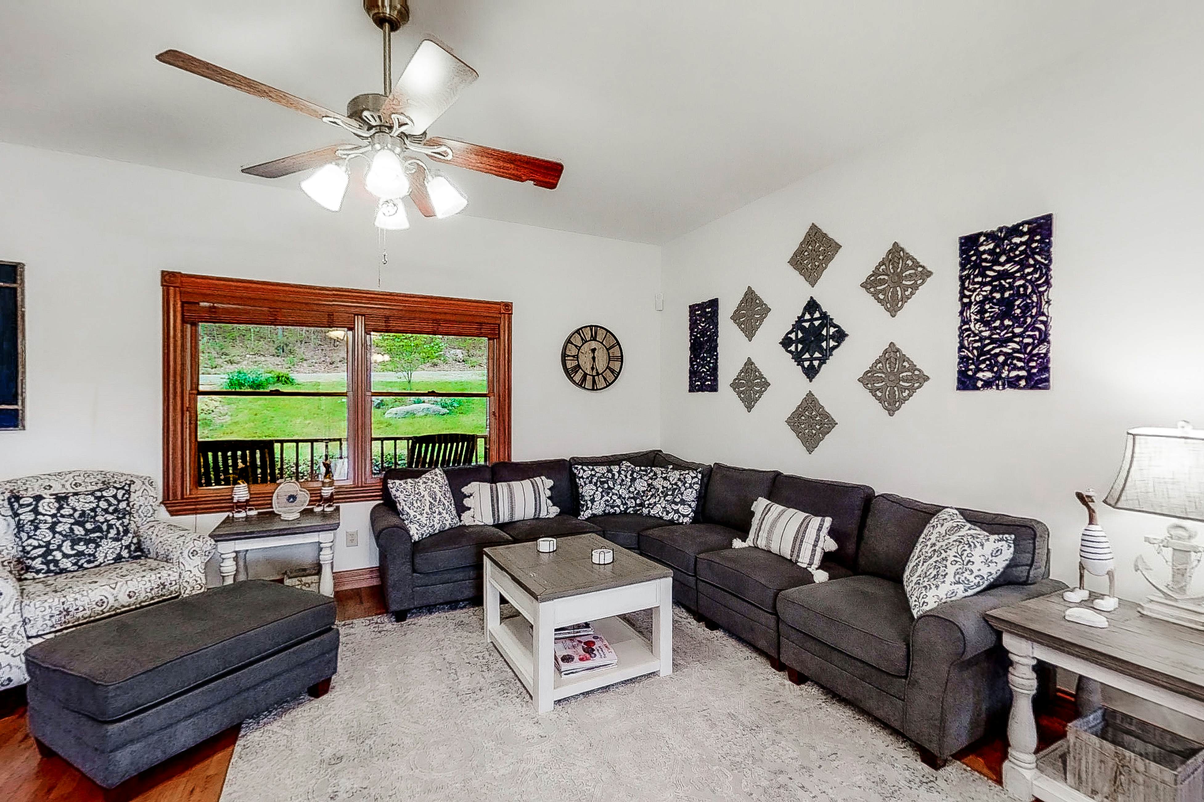 6BR Lakefront Retreat・Dock・Hot Tub・Boat Slips