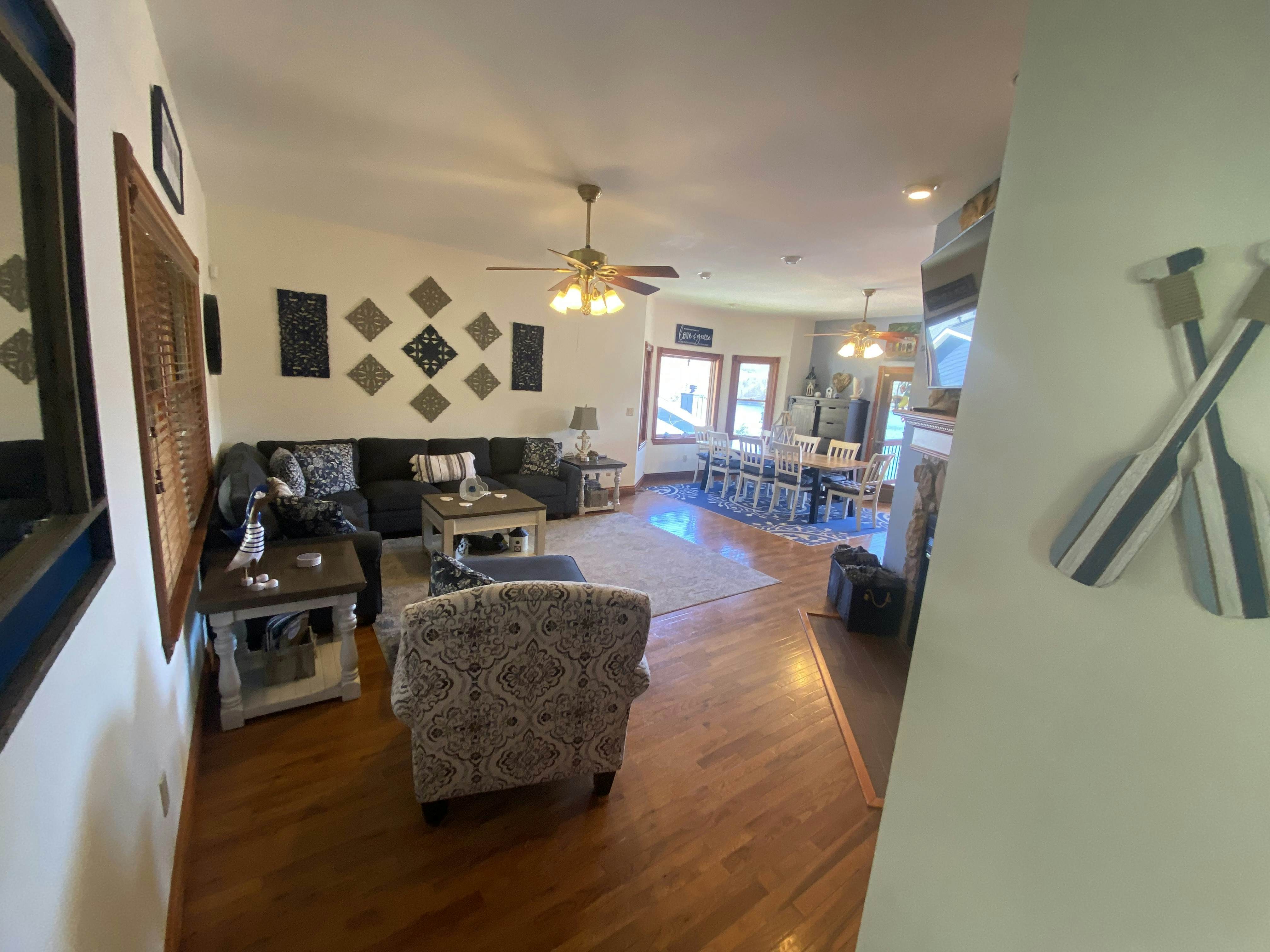 6BR Lakefront Retreat・Dock・Hot Tub・Boat Slips