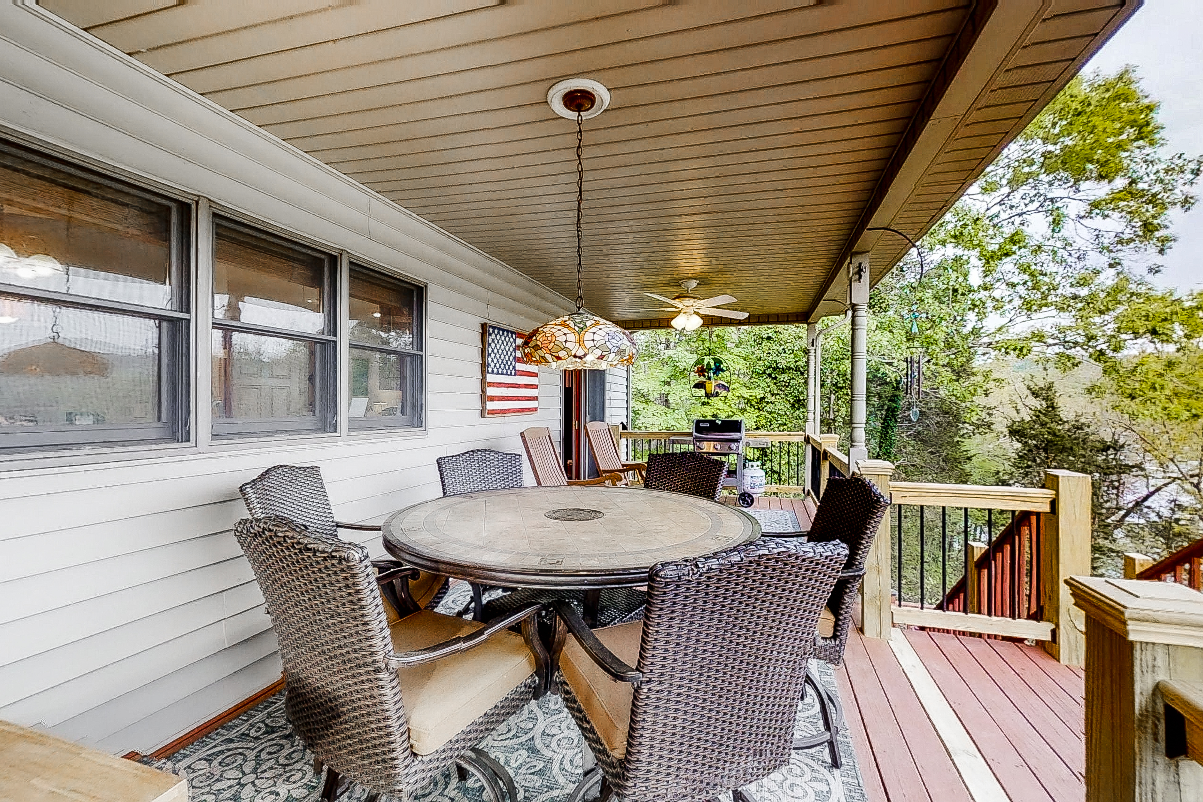 Lakefront Retreat, Sleeps 16・Dock・Boat Slips・Grill