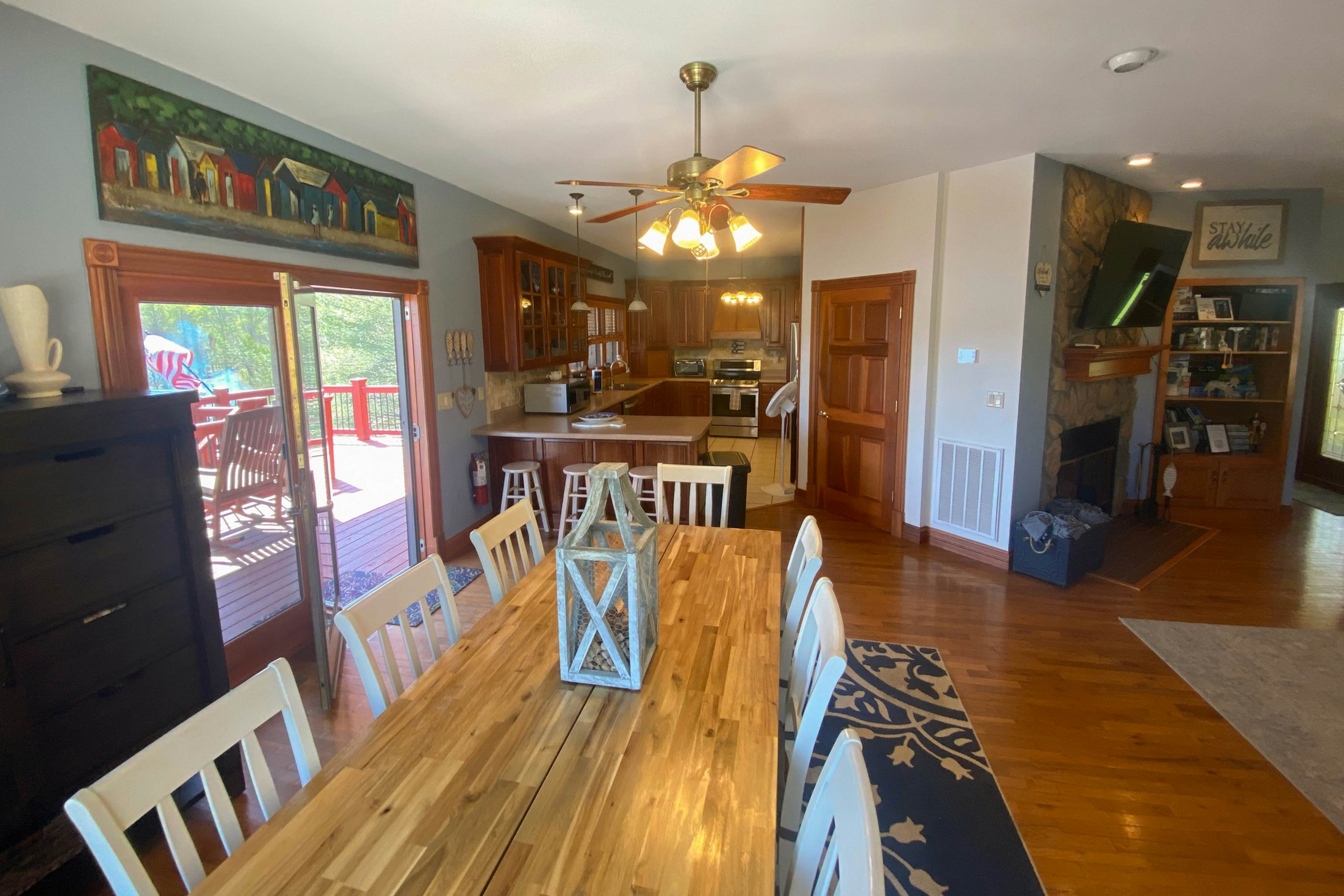 6BR Lakefront Retreat・Dock・Hot Tub・Boat Slips