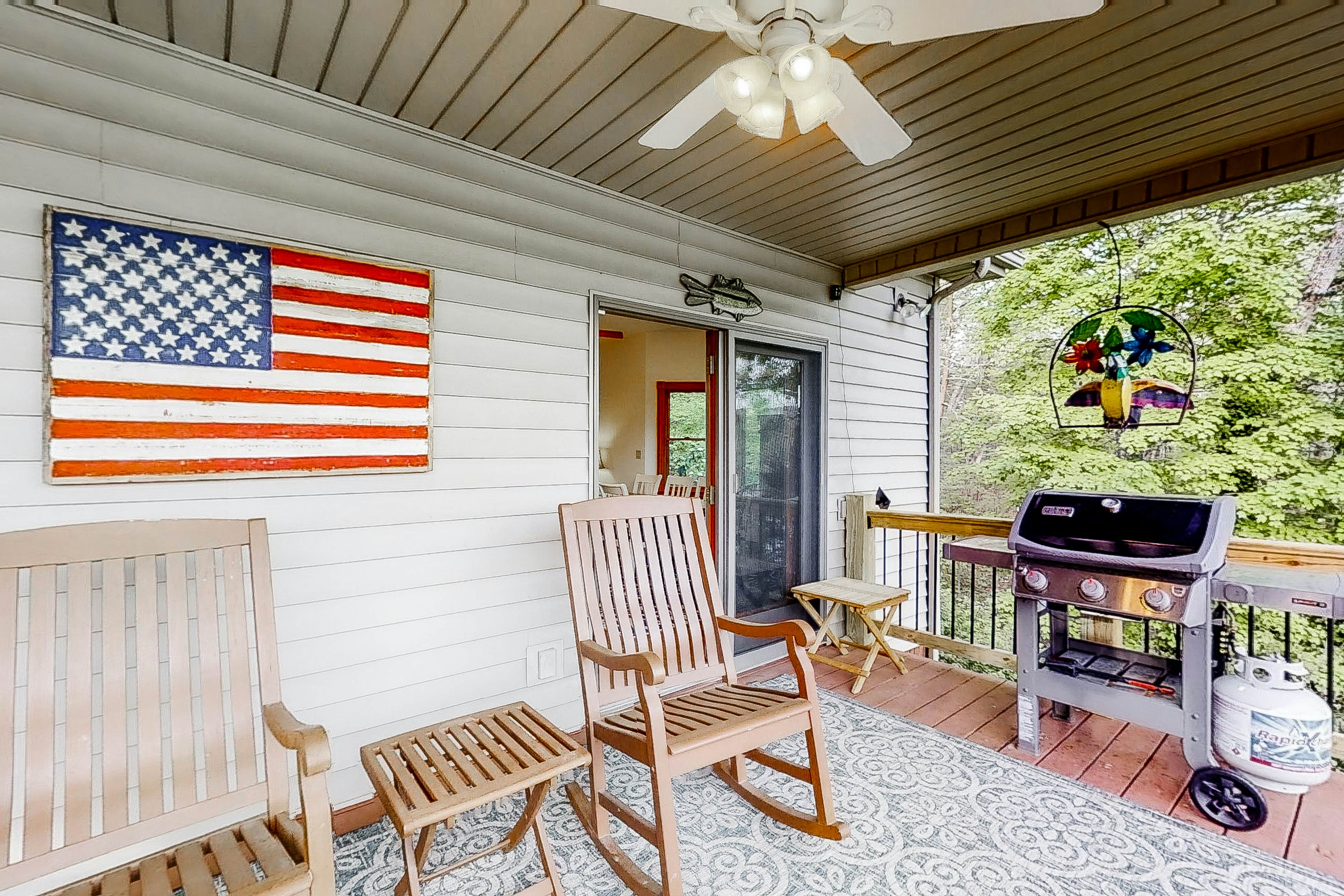 6BR Lakefront Retreat・Dock・Hot Tub・Boat Slips