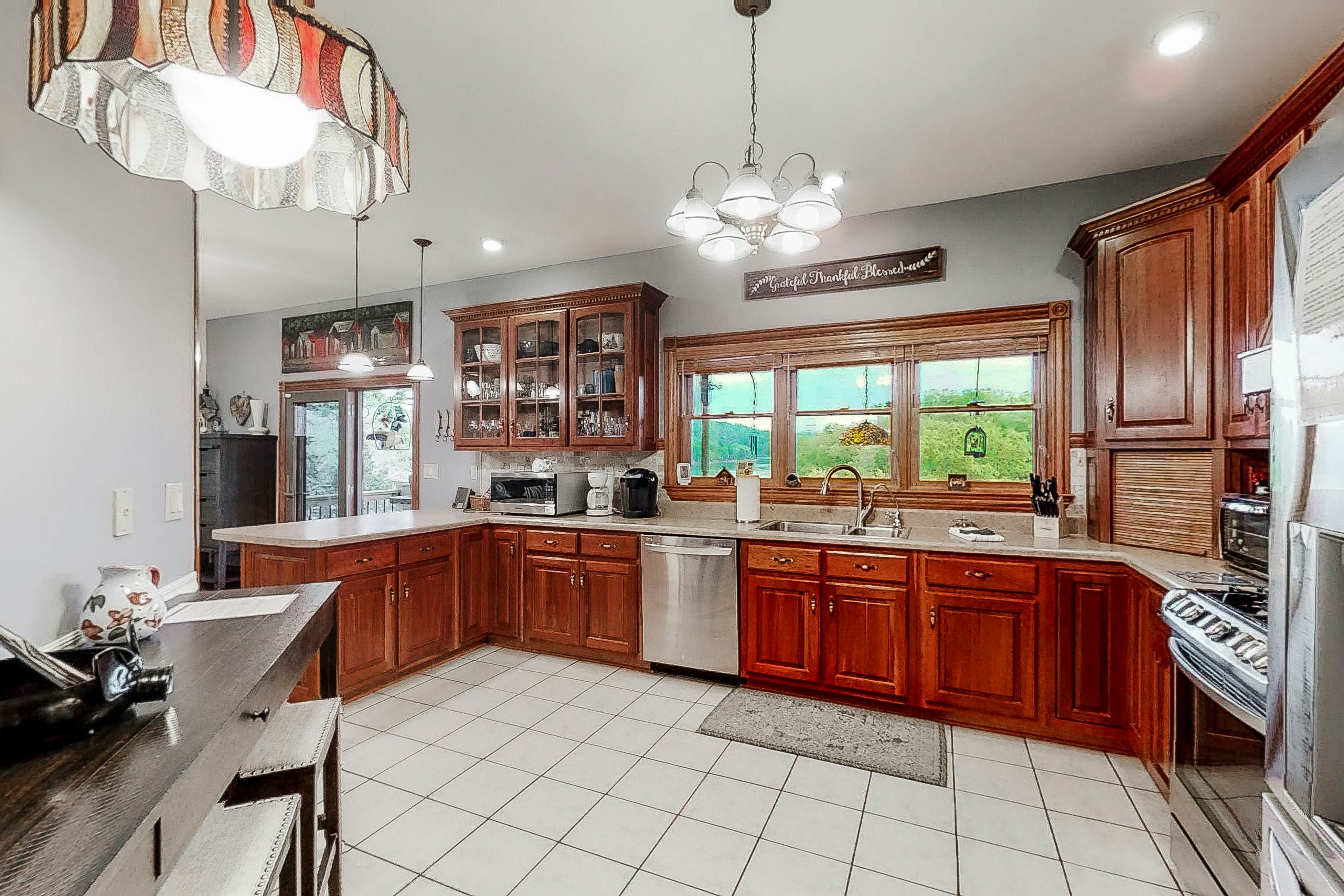 6BR Lakefront Retreat・Dock・Hot Tub・Boat Slips