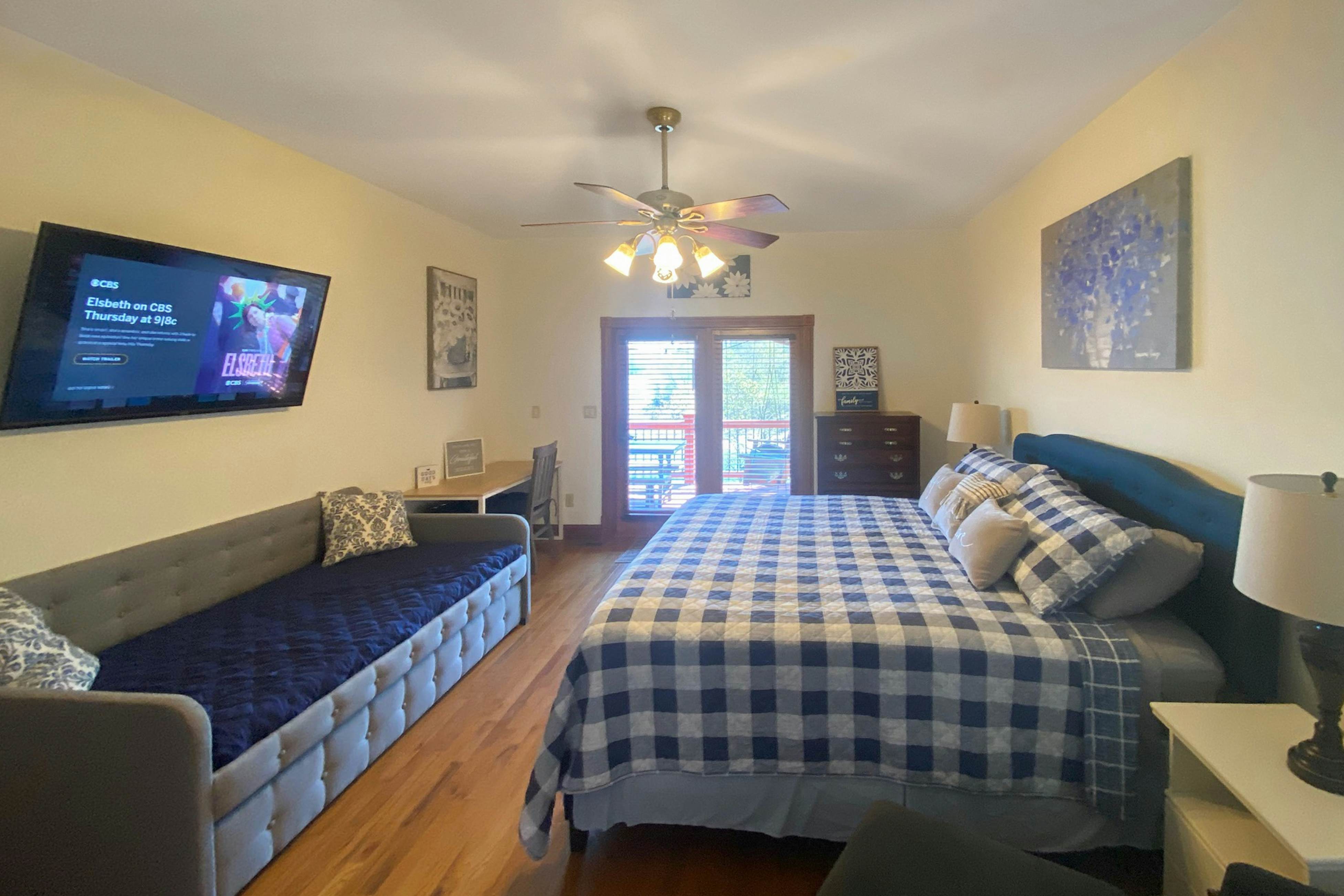 6BR Lakefront Retreat・Dock・Hot Tub・Boat Slips