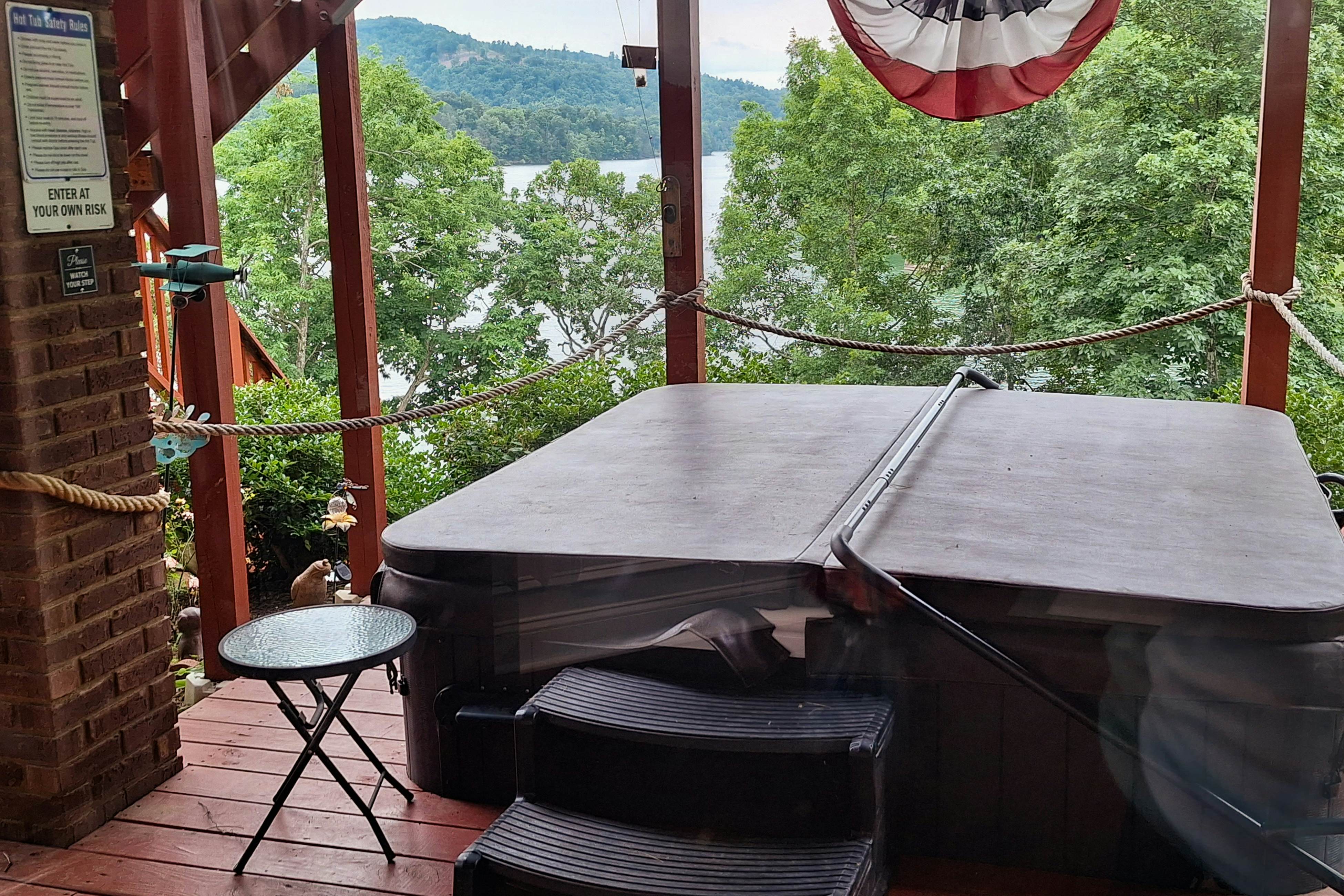 6BR Lakefront Retreat・Dock・Hot Tub・Boat Slips