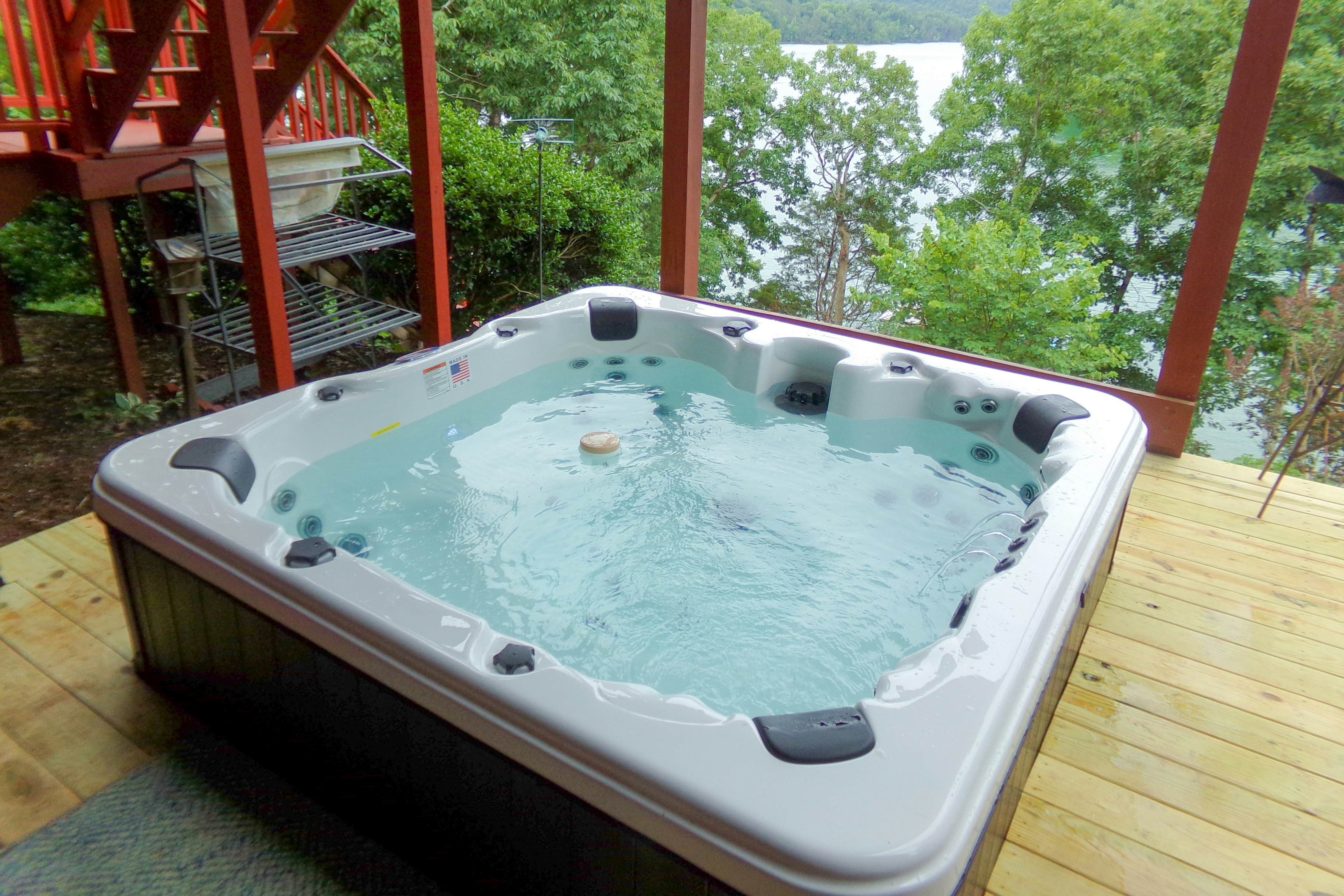 6BR Lakefront Retreat・Dock・Hot Tub・Boat Slips