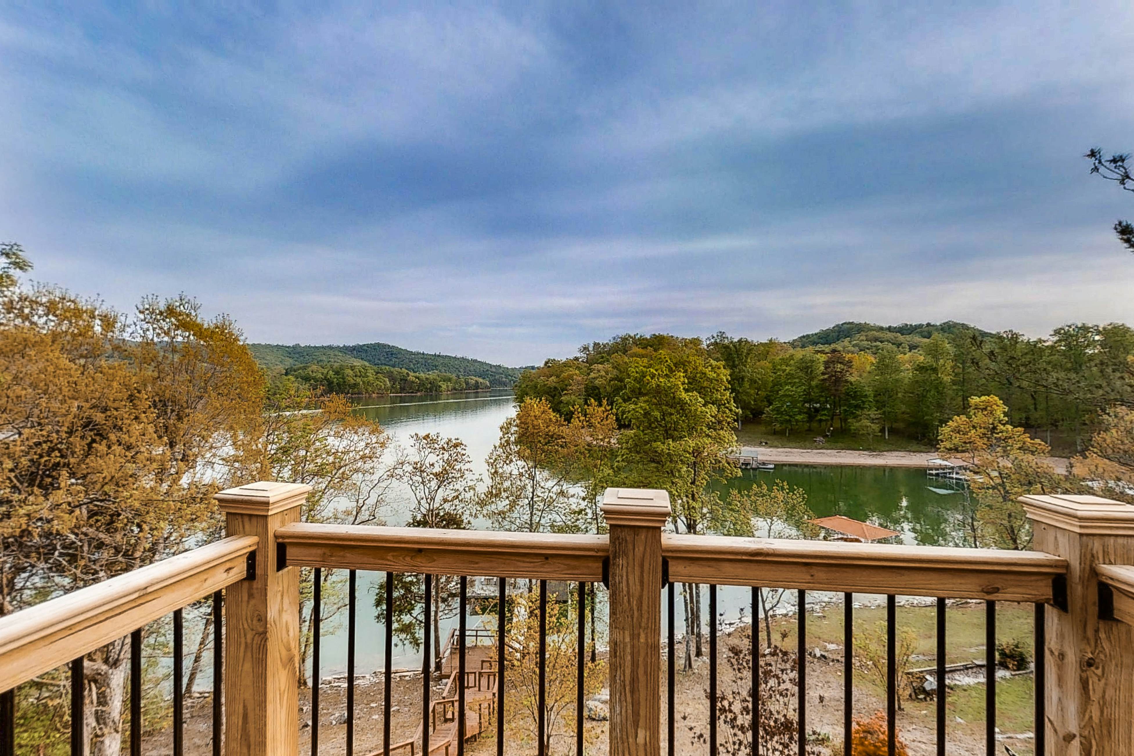 6BR Lakefront Retreat・Dock・Hot Tub・Boat Slips