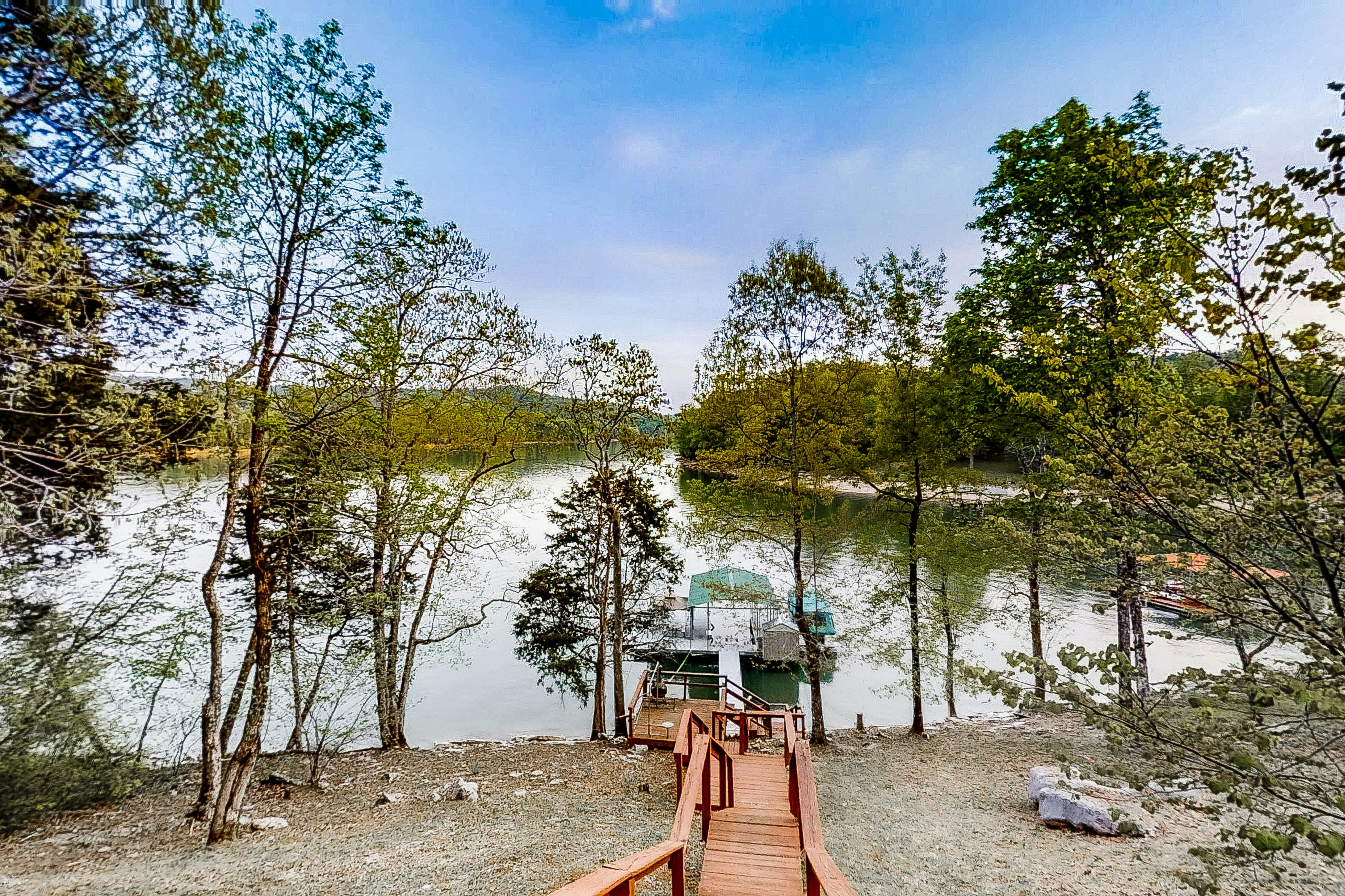 6BR Lakefront Retreat・Dock・Hot Tub・Boat Slips