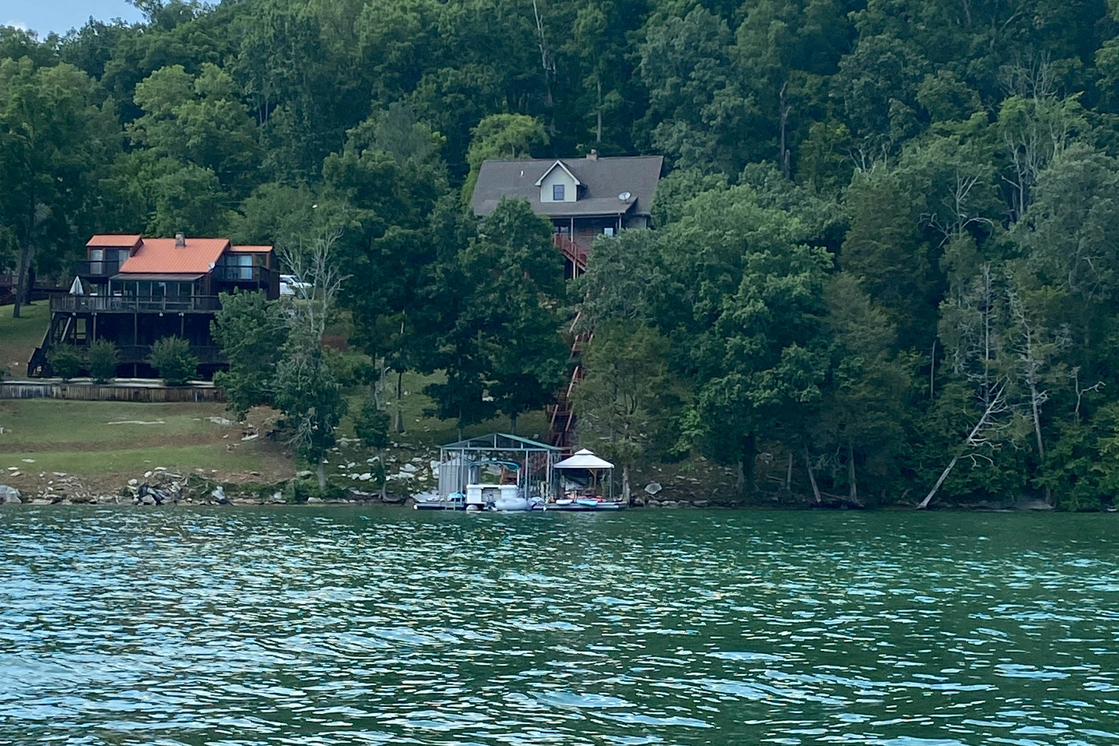 6BR Lakefront Retreat・Dock・Hot Tub・Boat Slips