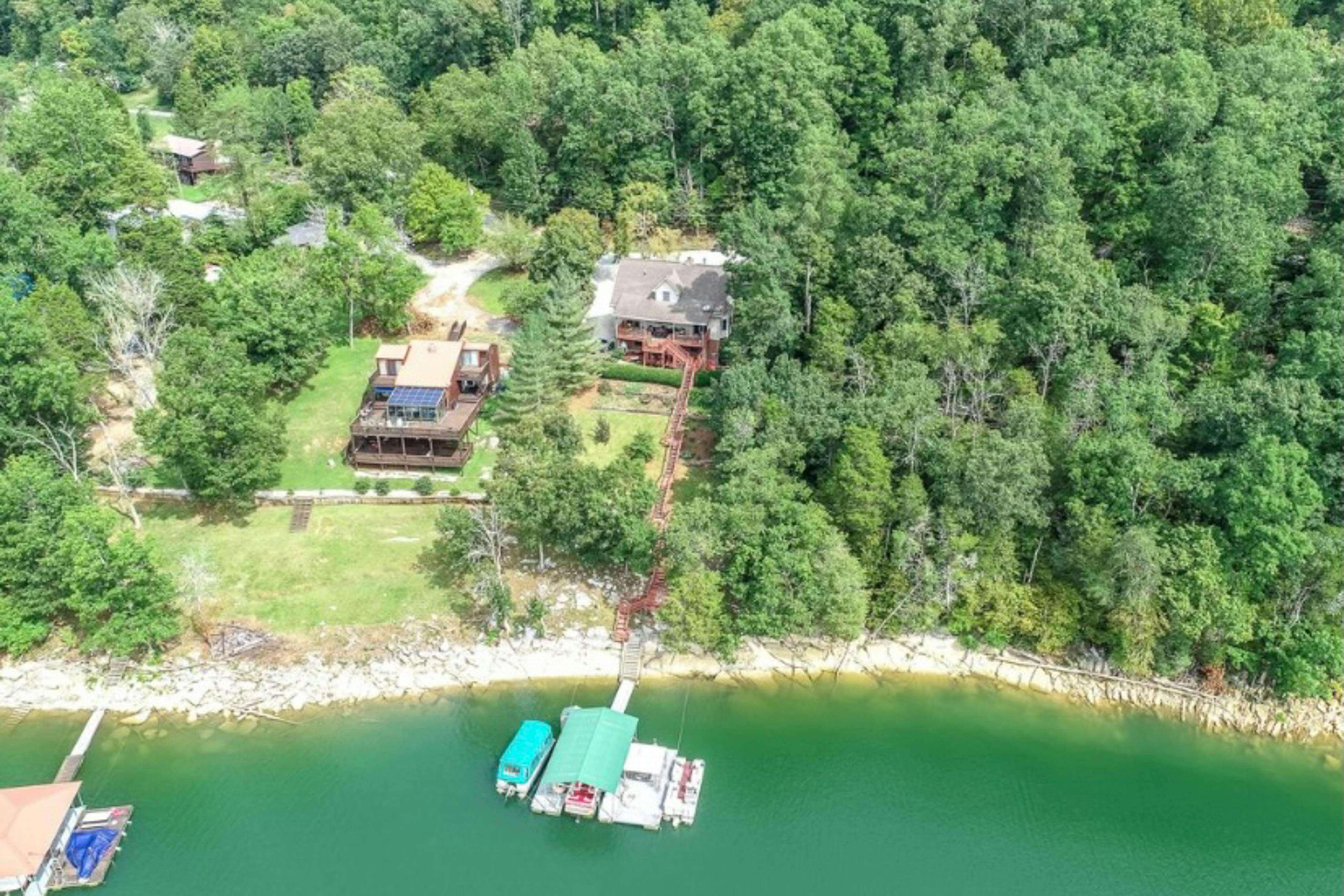 6BR Lakefront Retreat・Dock・Hot Tub・Boat Slips